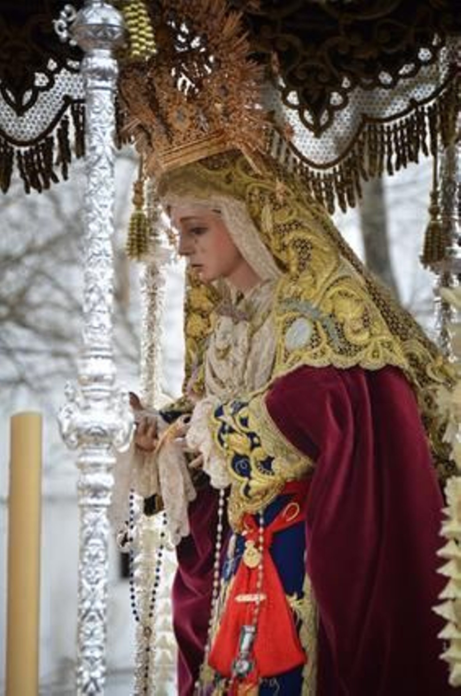 María Santísima de la Candelaria momentos después de su salida de la parroquia de Santa Ana.

Foto: Manuel Aranda