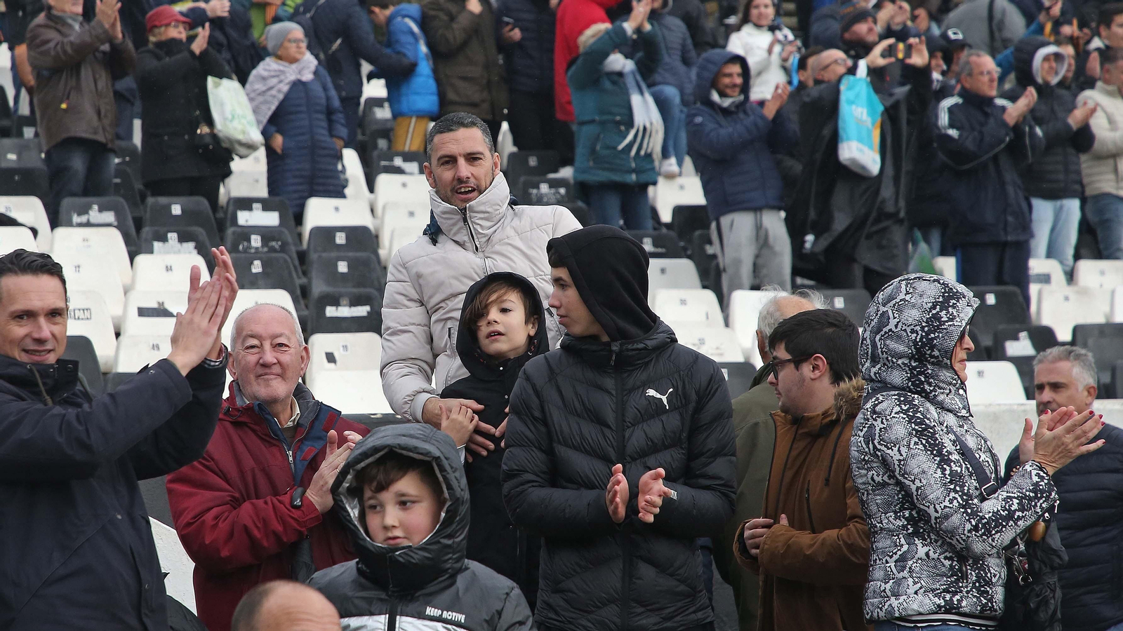 Fotos de la afición en el estadio municipal de La Línea