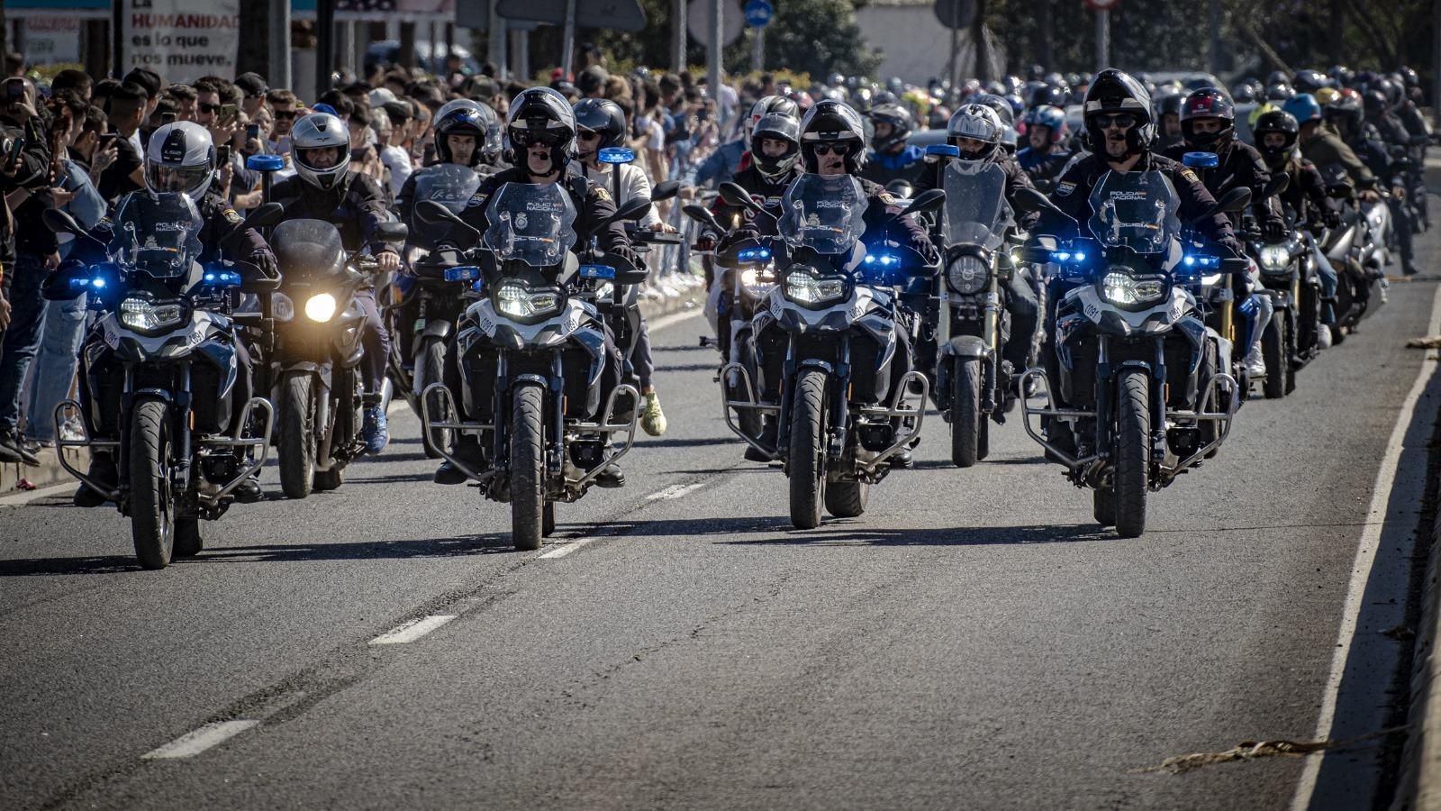 Agentes de la Policía Nacional, también motorizados. Agentes de la Policía Nacional, también motorizados.