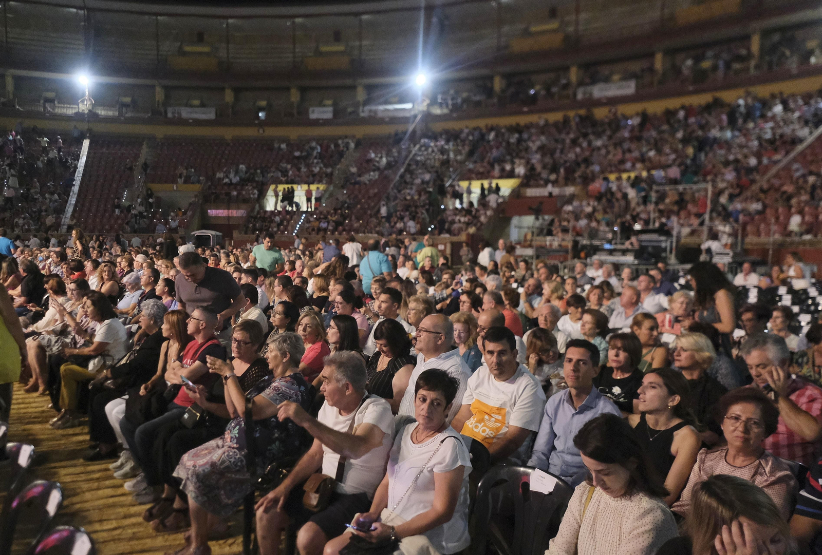El concierto de Raphael en Córdoba, en imágenes