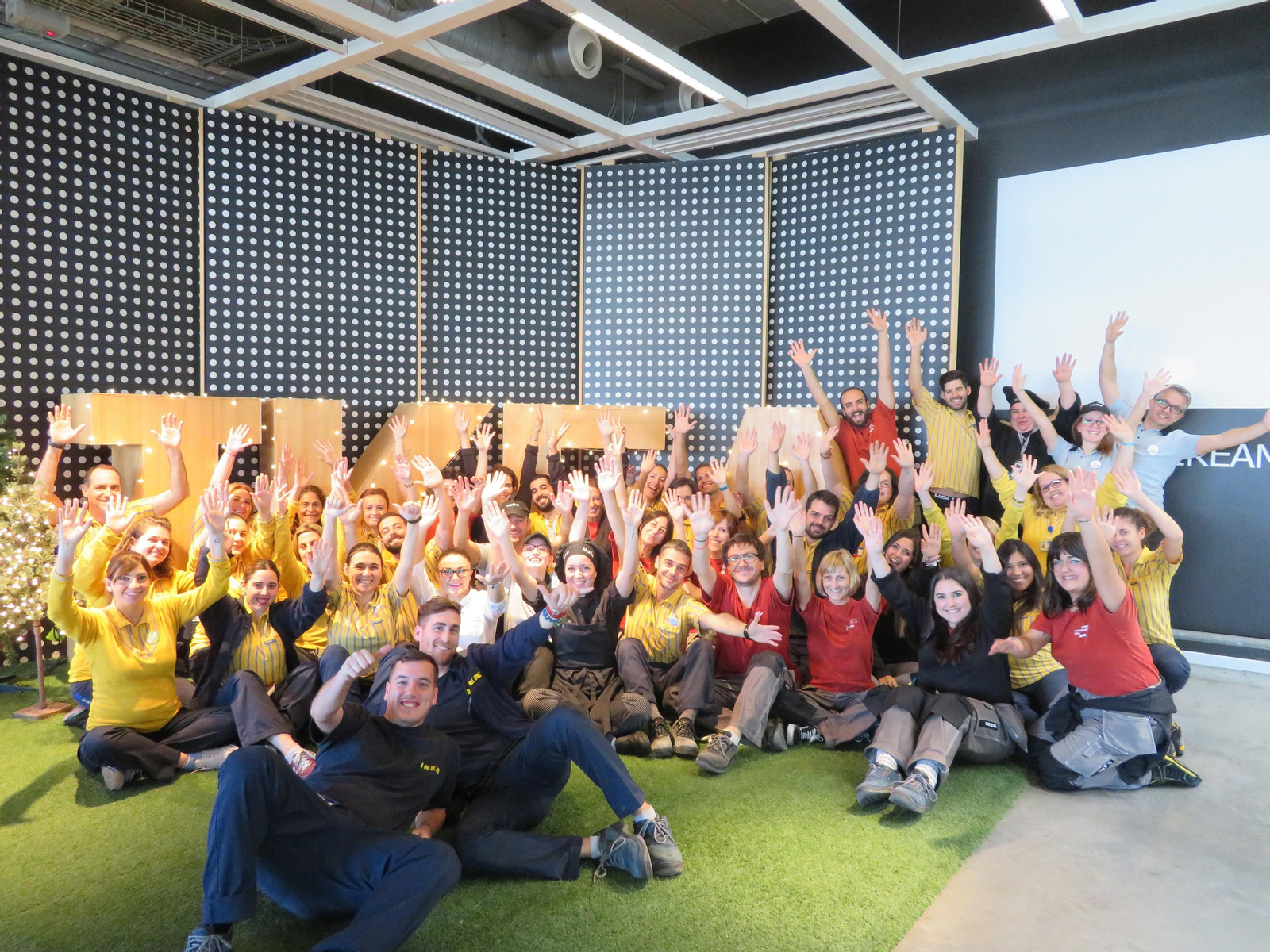 El equipo de IKEA Málaga, en las instalaciones de la tienda