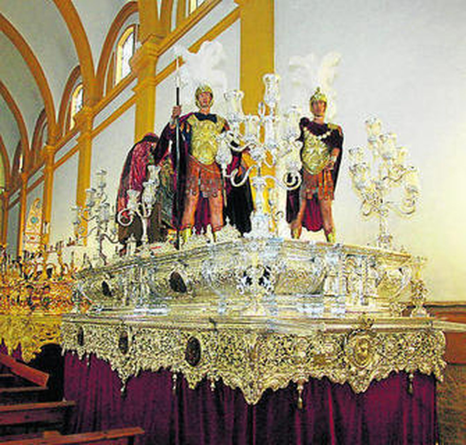 El Señor de la Cena aún en el paso nuevo antes de ser trasladado al antiguo, en el que procesionará el sábado.