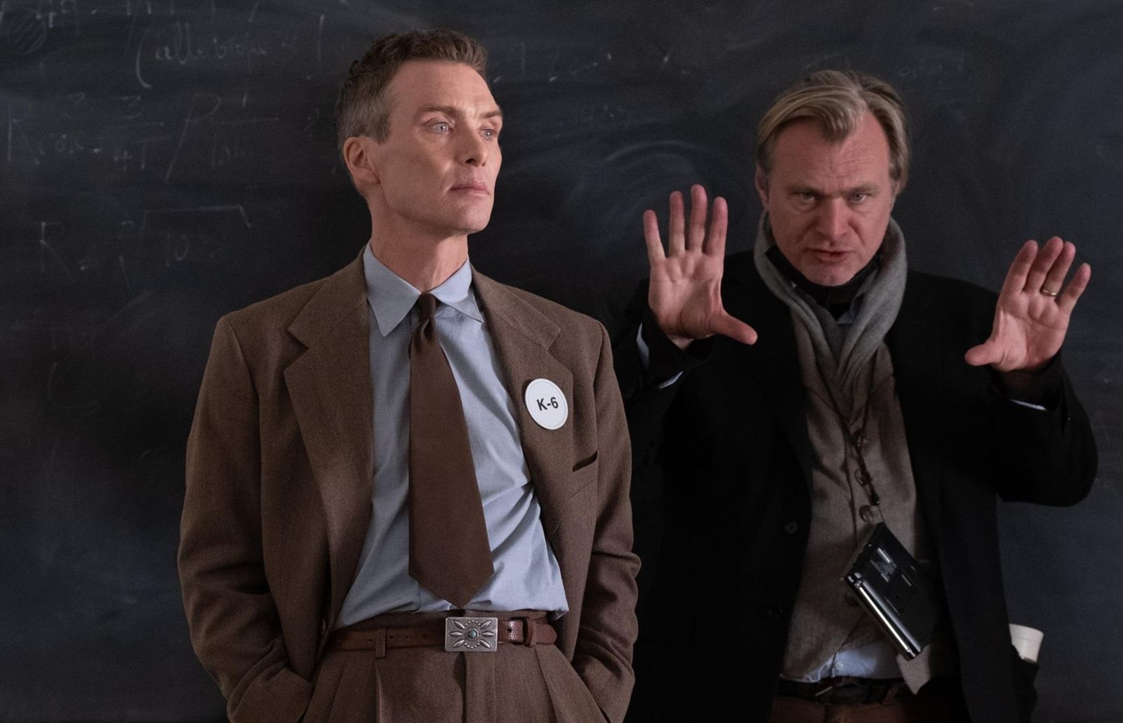 Cillian Murphy y Christopher Nolan en el rodaje de 'Oppenheimer'.