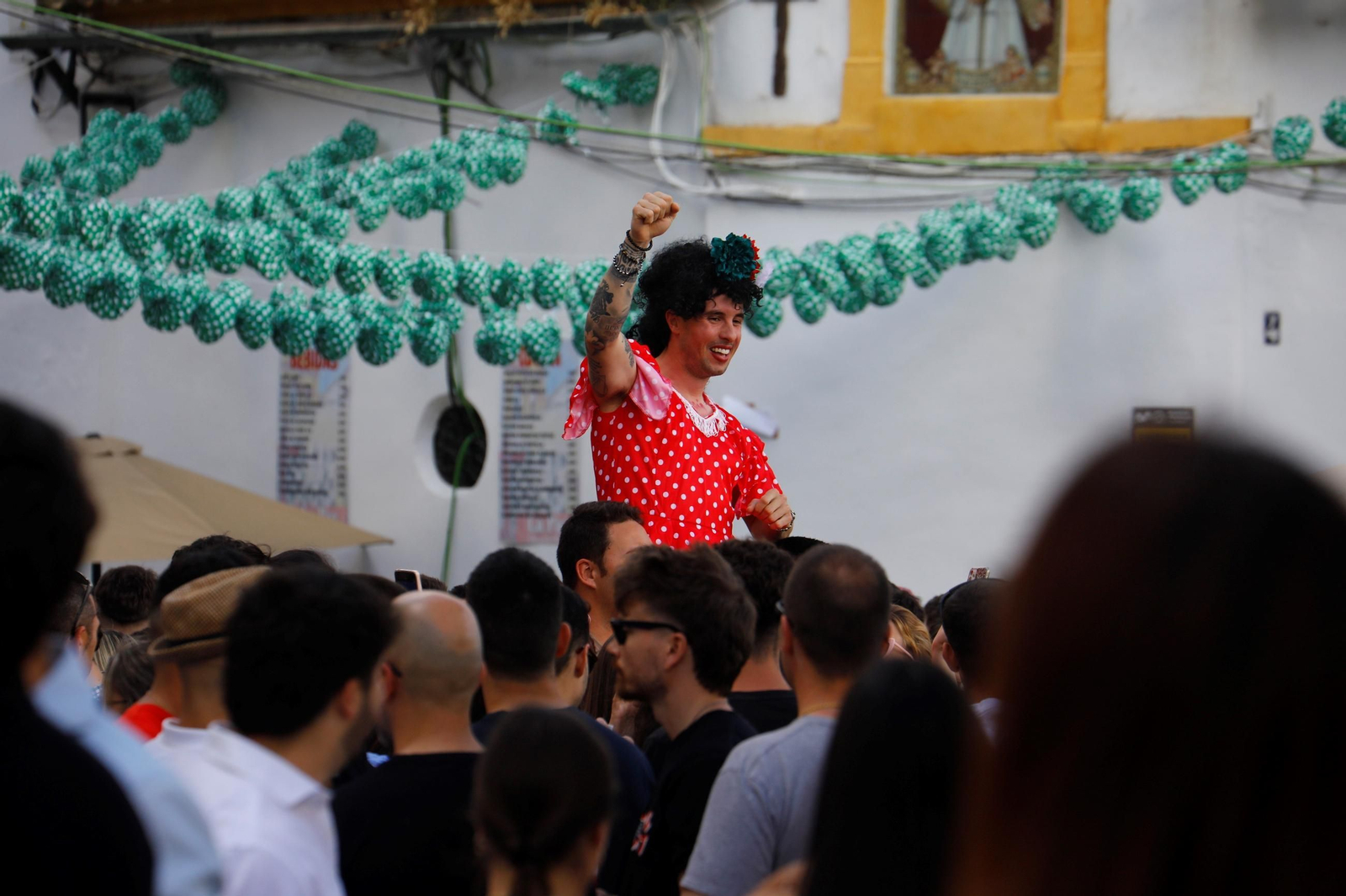 Las mejores fotos de unas Cruces de Córdoba abarrotadas para dar la bienvenida al fin de semana