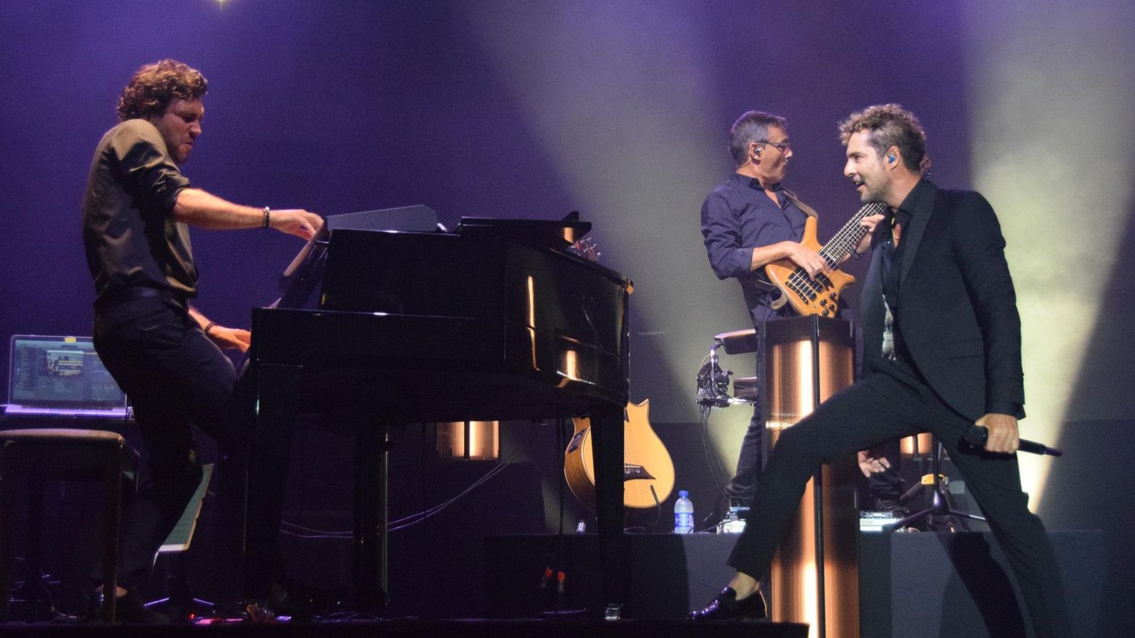 David Bisbal, con sus músicos en la Plaza de Toros de El Puerto.