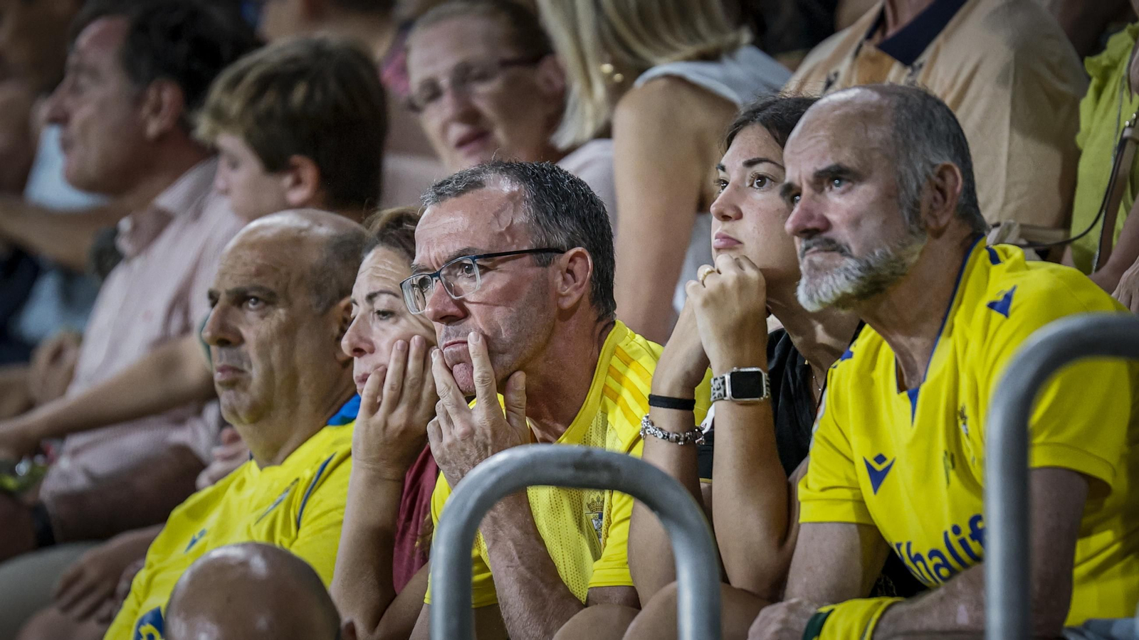 Búscate entre las fotos del partido de fútbol entre Cádiz CF y Real Zaragoza