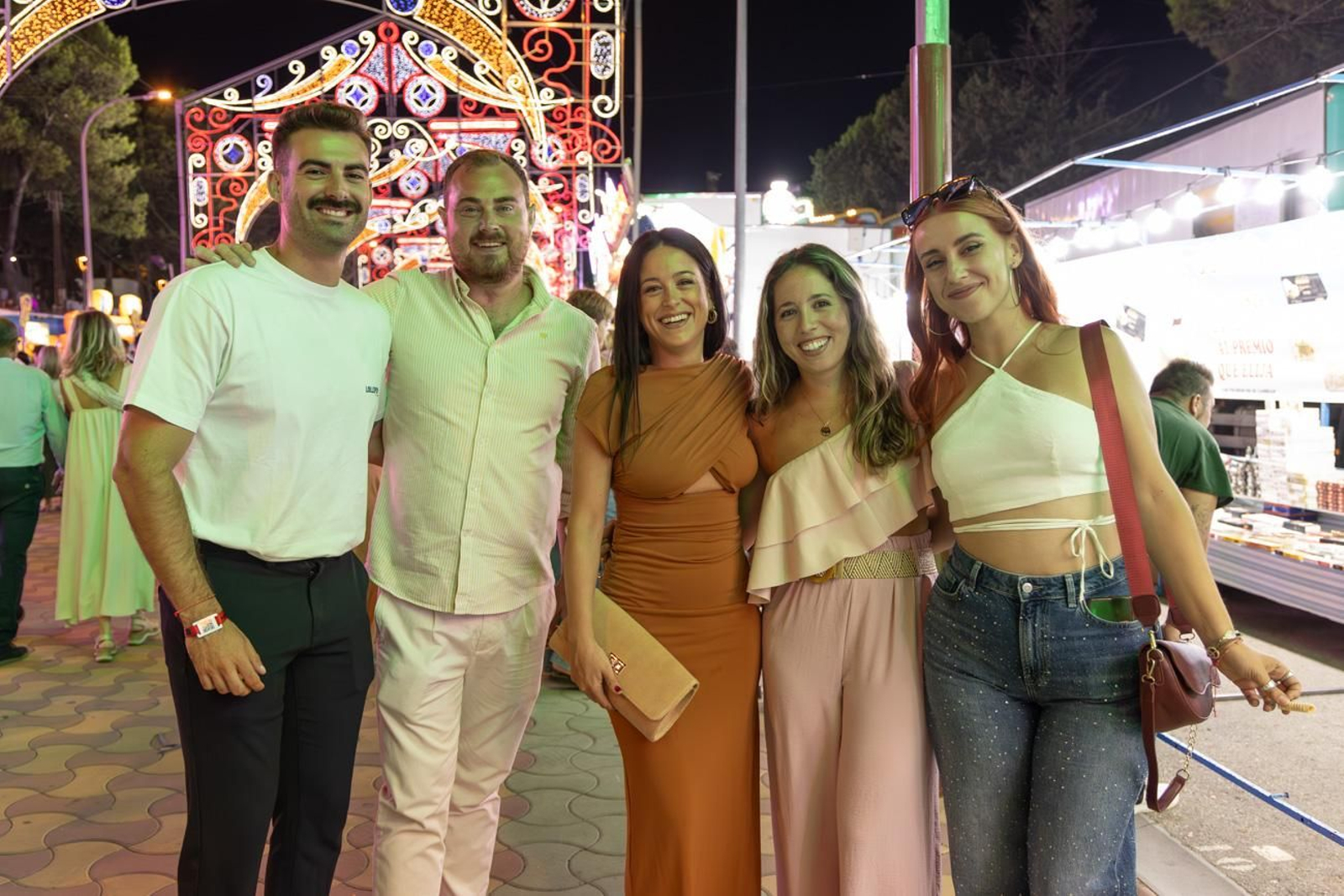 Pasacalles inaugural, fuegos artificiales e iluminación de la portada de feria y del recinto ferial de la Feria de San Bartolomé en Martos