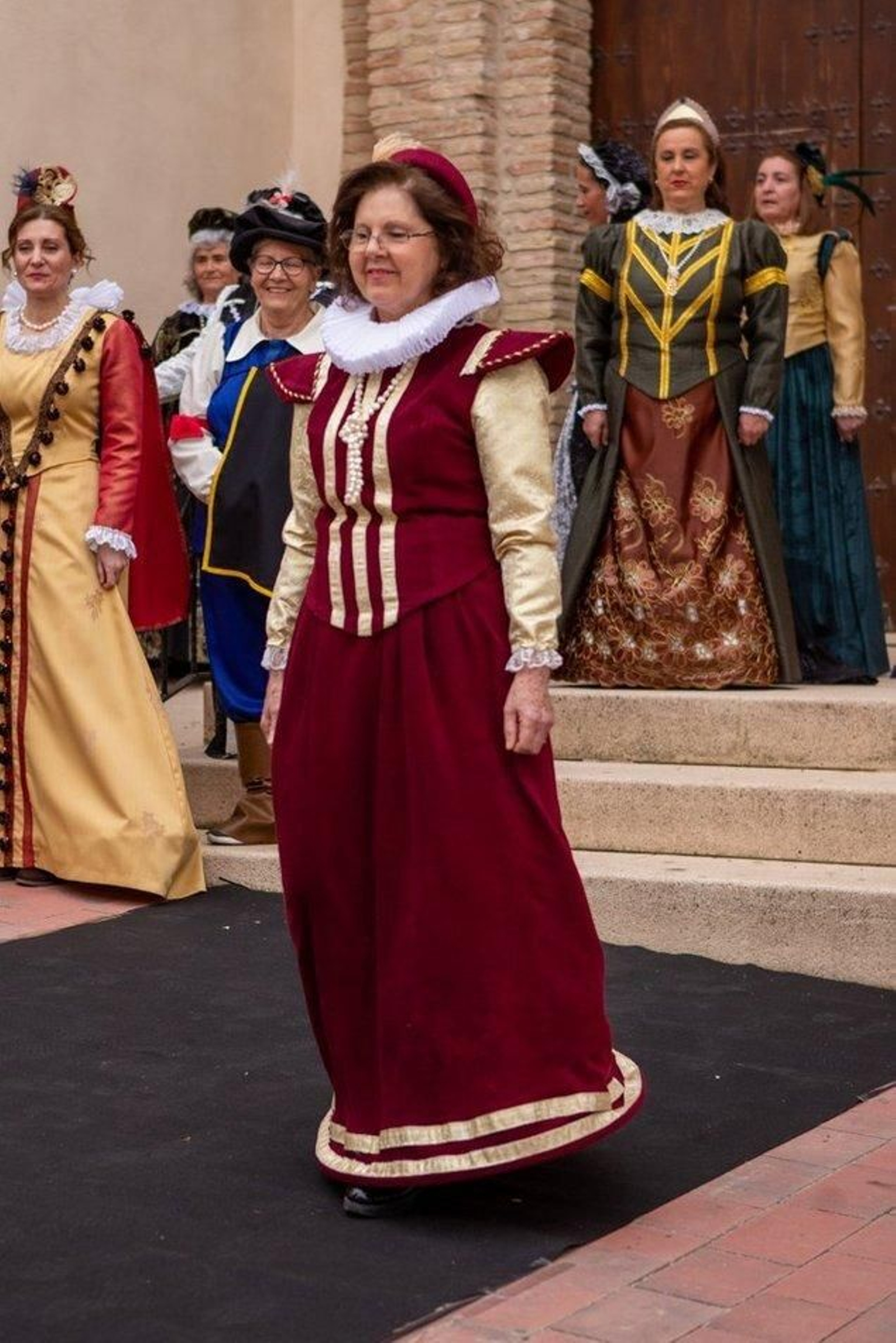 Desfile de los trajes renacentistas confeccionados por mujeres de Cazalilla.