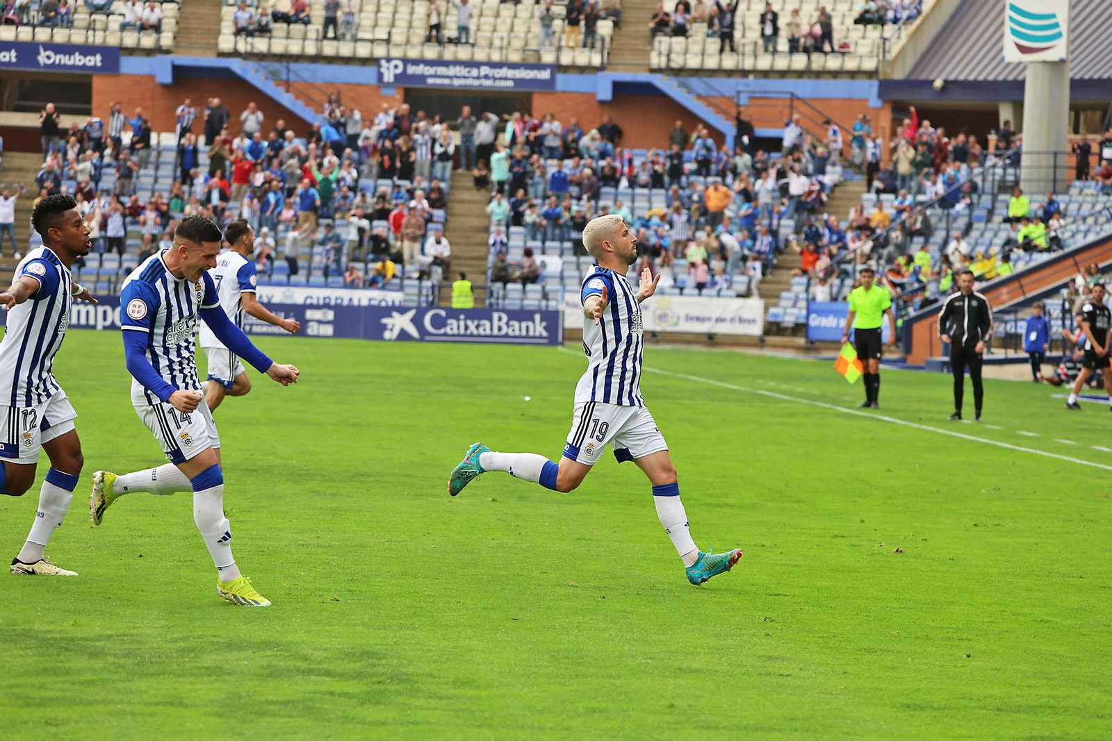 Imágenes del encuentro entre el Recreativo de Huelva y la AD Mérida