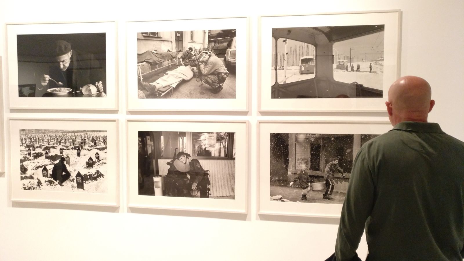 La muestra expuesta en el Archivo Municipal está formada por un centenar de imágenes del periodista.