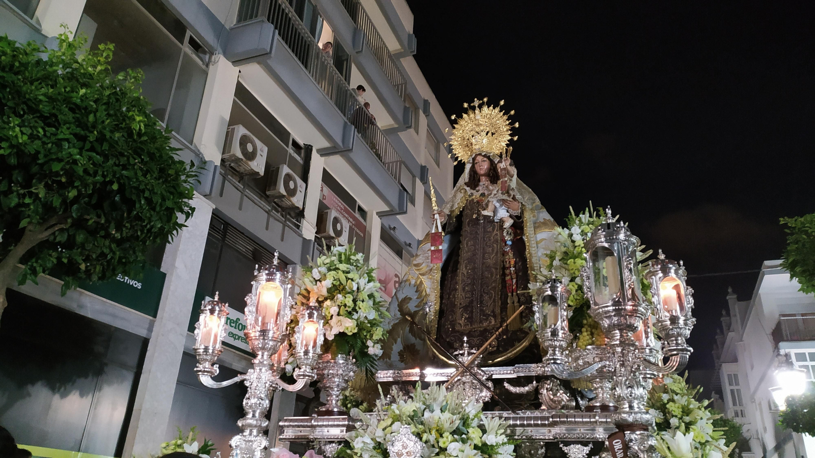 La peregrinación de la Virgen del Carmen en San Fernando, en imágenes