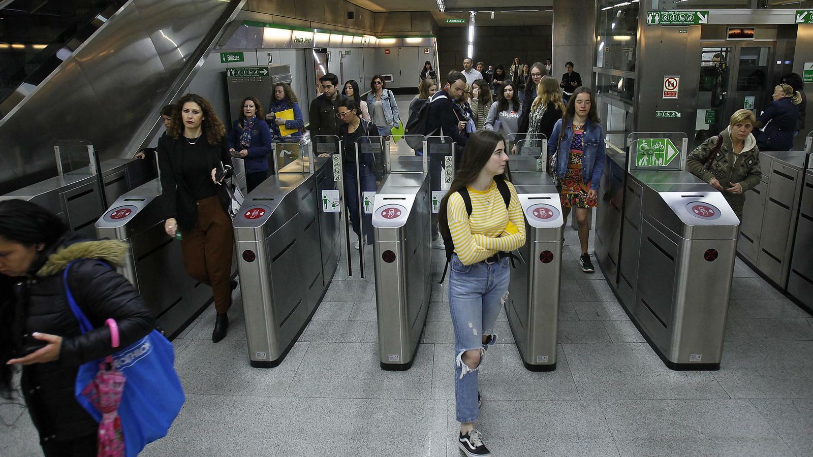 El Metro este lunes en hora punta.