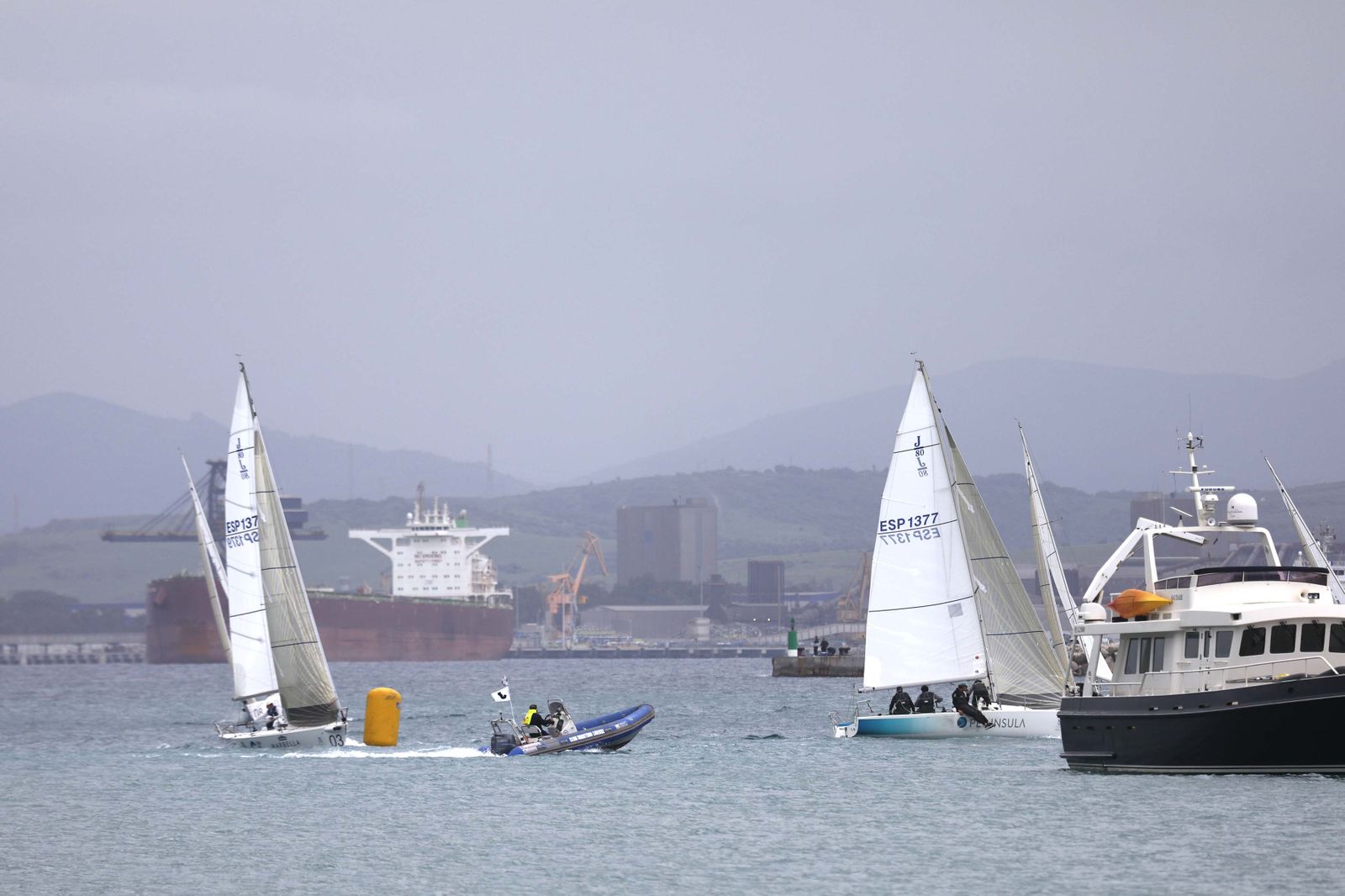 Las fotos de la primera jornada del Campeonato de Andalucía de vela J/80 en La Línea