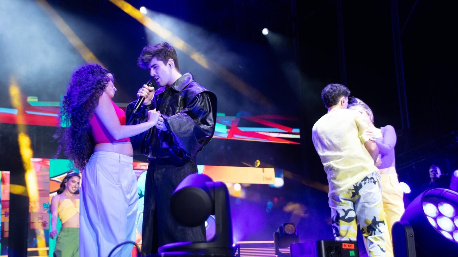 Martín y Álex Márquez interpretando 'Tiroteo'