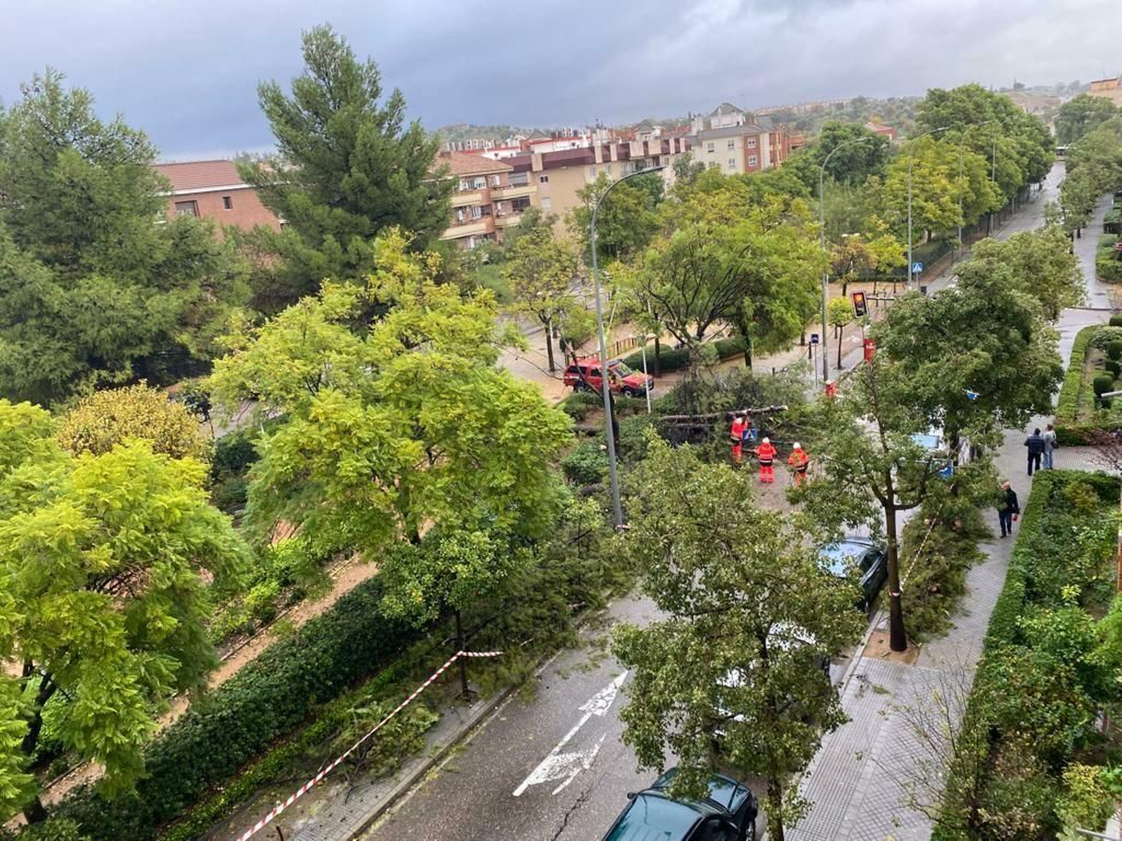 Los bomberos, durante una intervención.