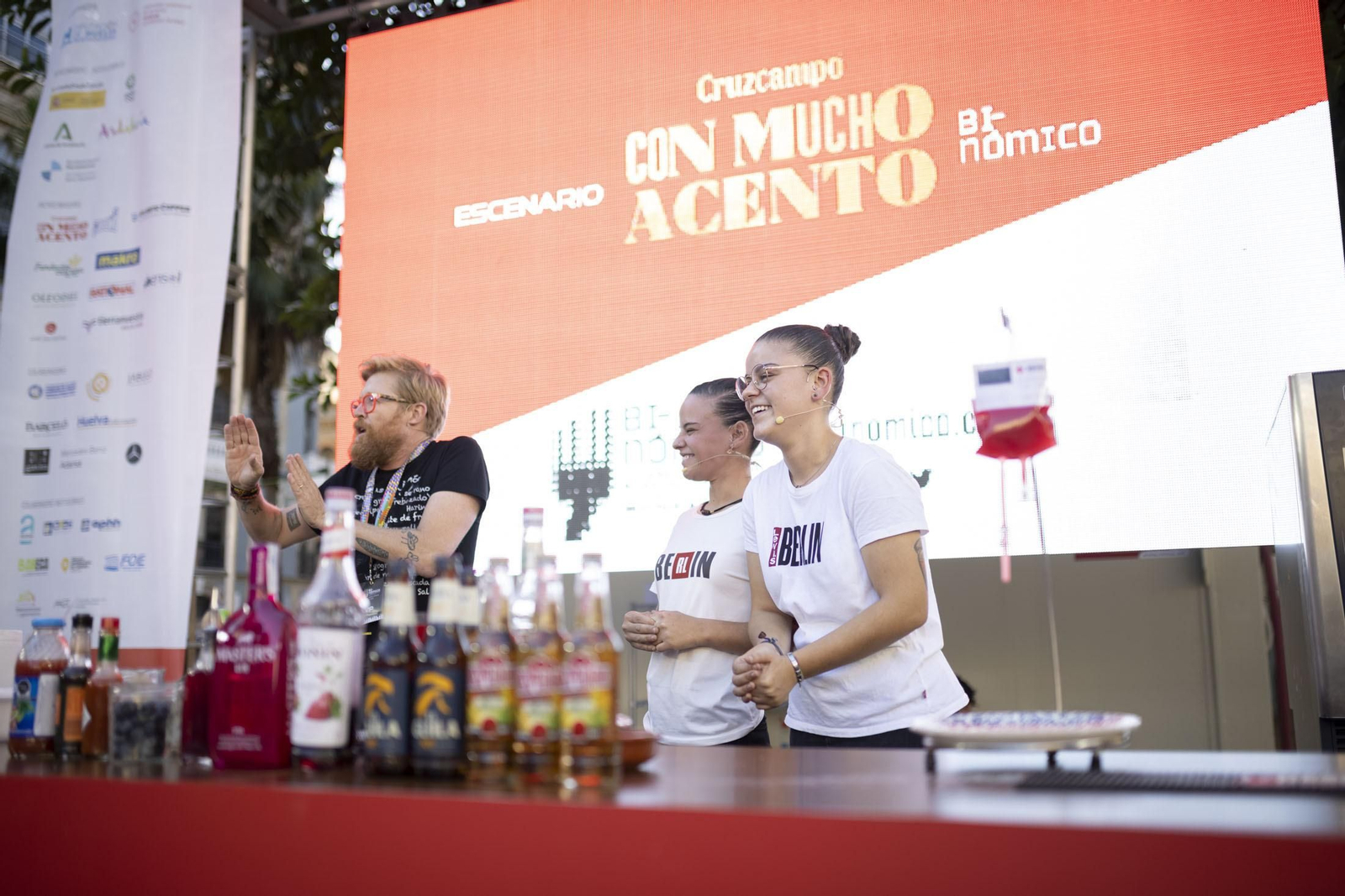 El Bar Berlín muestra su "coctelería cervecera" en la Plaza de las Monjas