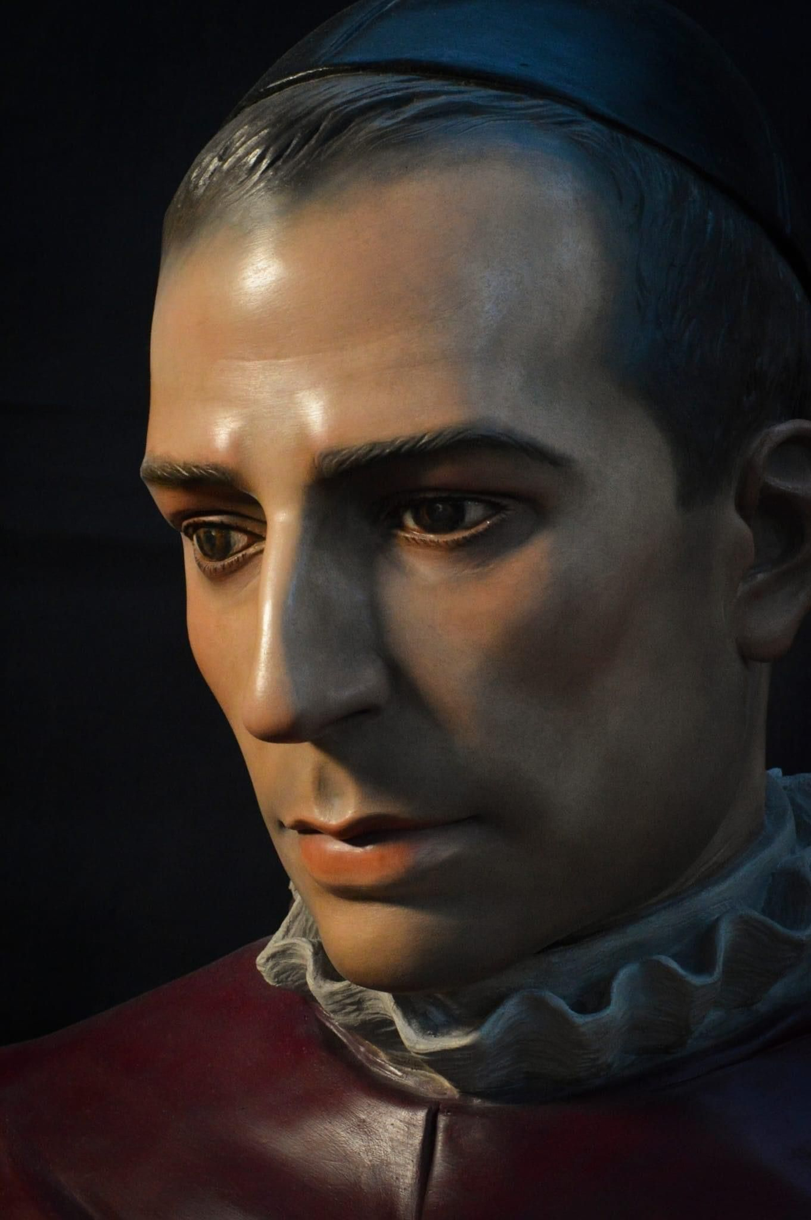 Detalle del rostro del sacerdote