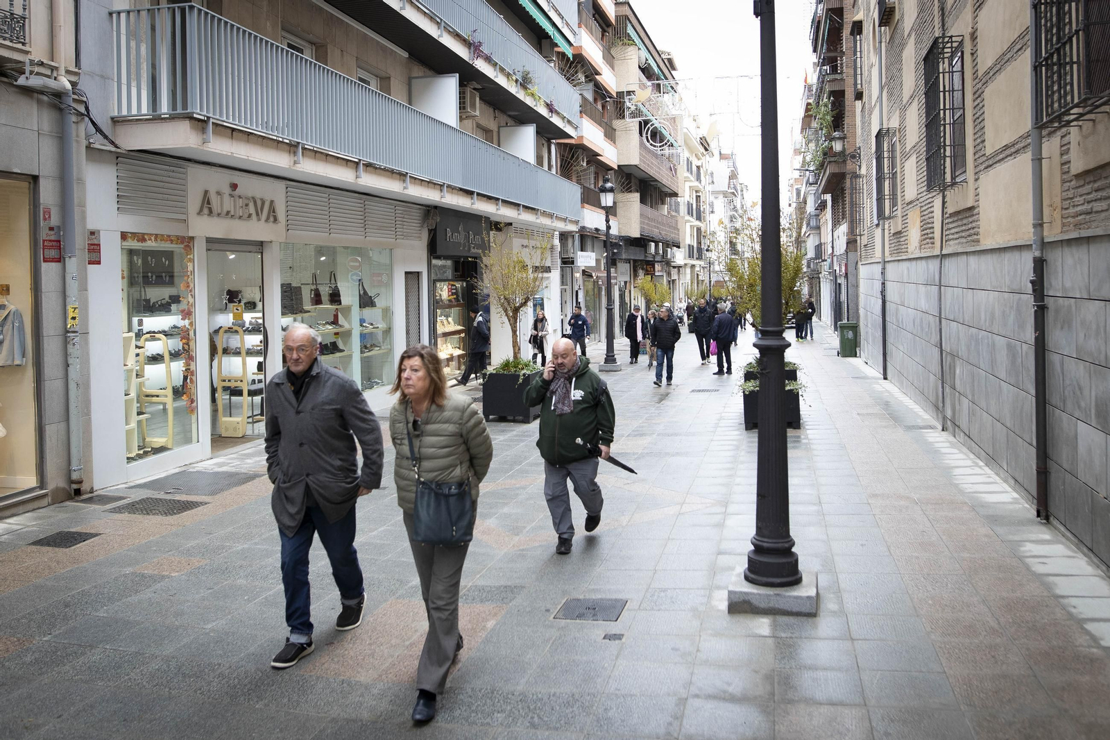 Fotos: así ha quedado la nueva calle San Antón, una de las vías más emblemáticas de Granada