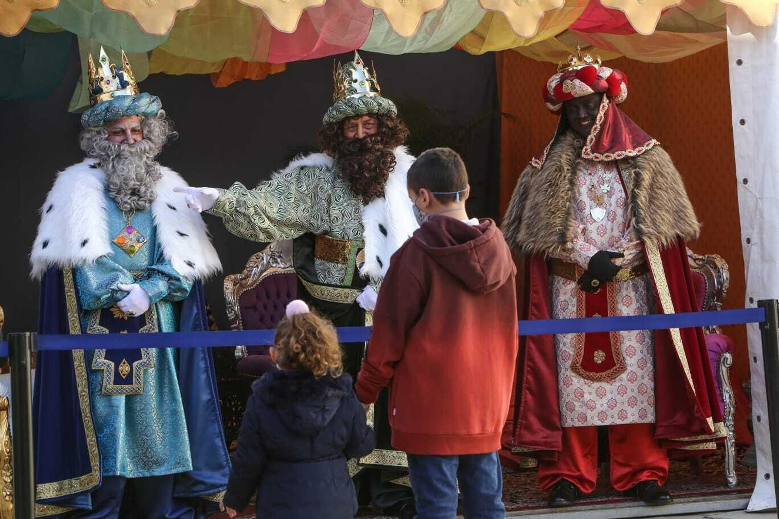 Primeras visitas a los Reyes Magos en San Fernando.