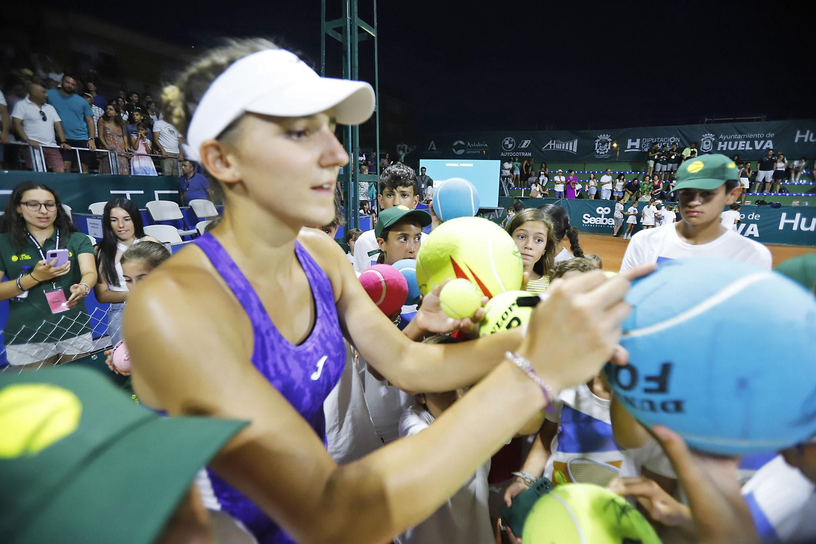 Imágenes del ambiente en la final femenina de la Copa del Rey de tenis de Huelva
