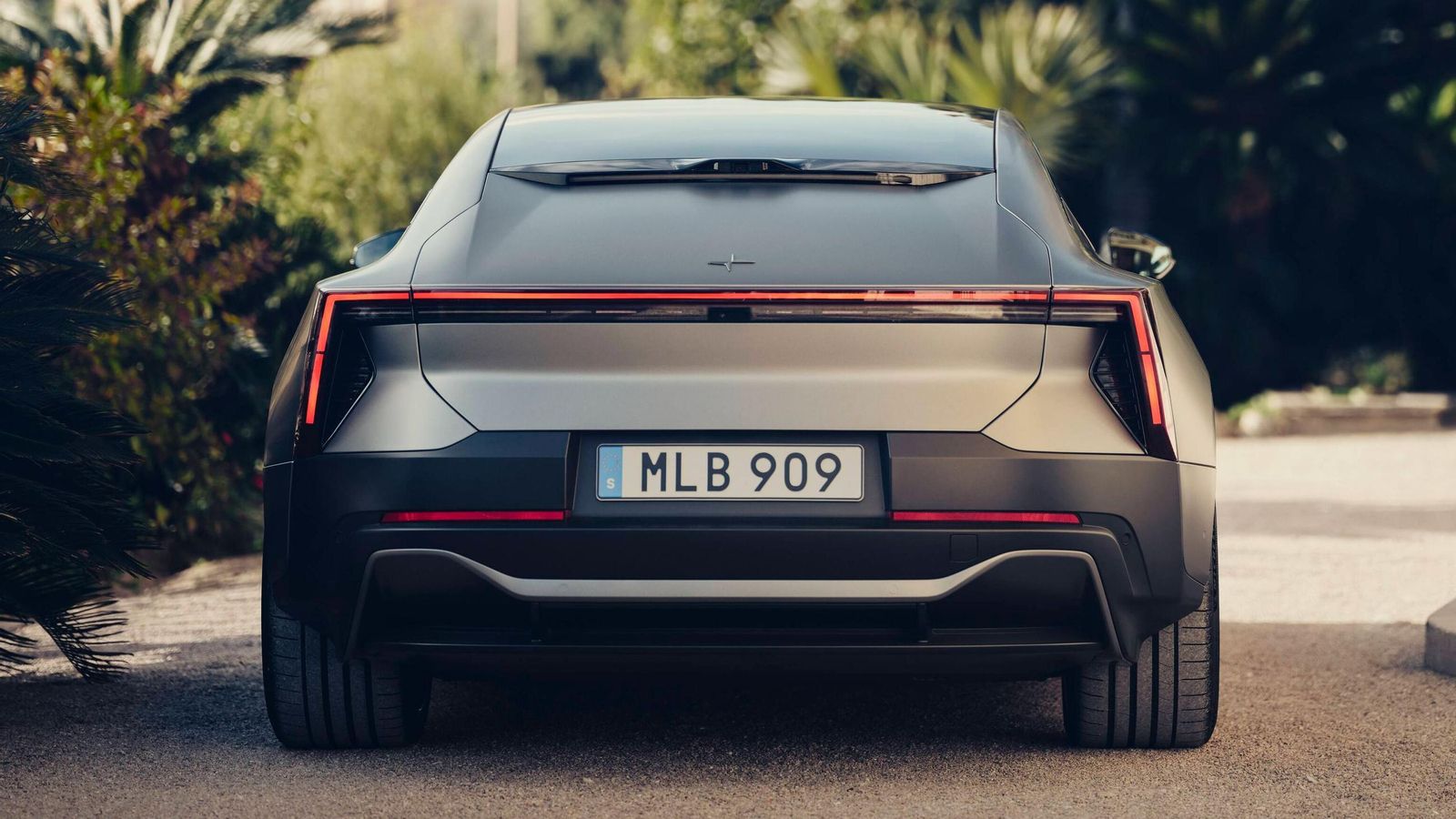 Como en el Polestar 4 en este Gran Turismo se prescinde del cristal en su portón trasero. Esto le aporta mejor aerodinámica, además de una mayor libertad en el diseño.