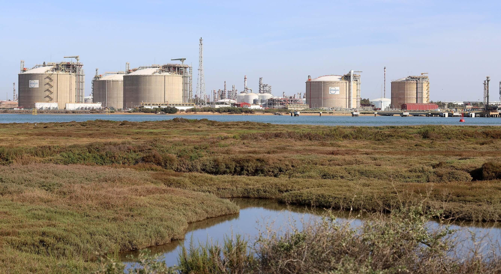 Imagen de las instalaciones de Enagás en el Puerto Exterior.