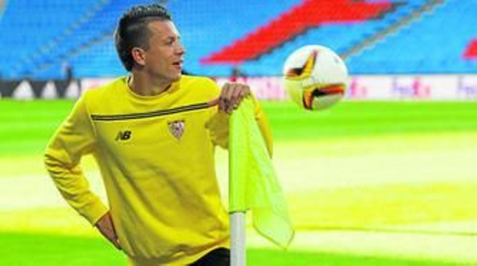 Una imagen que refleja el talante de Konoplyanka, sonriendo en la sesión previa a la final de Basilea.