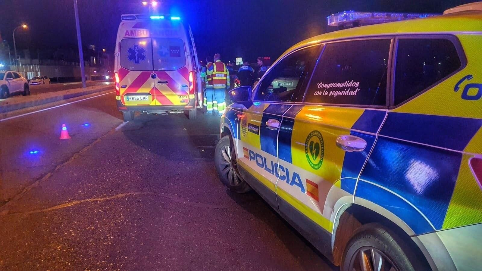 Policía y asistencia médica.