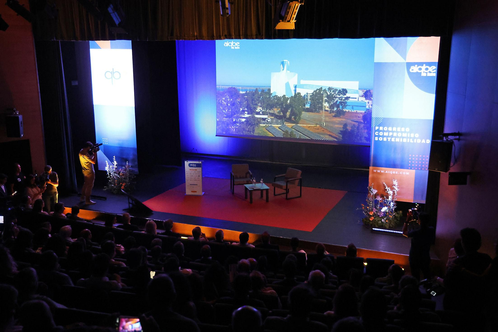 Imágenes de la presentación de la memoria anual de la Asociación de Industrias Químicas, Básicas y Energéticas de Huelva (Aiqbe)