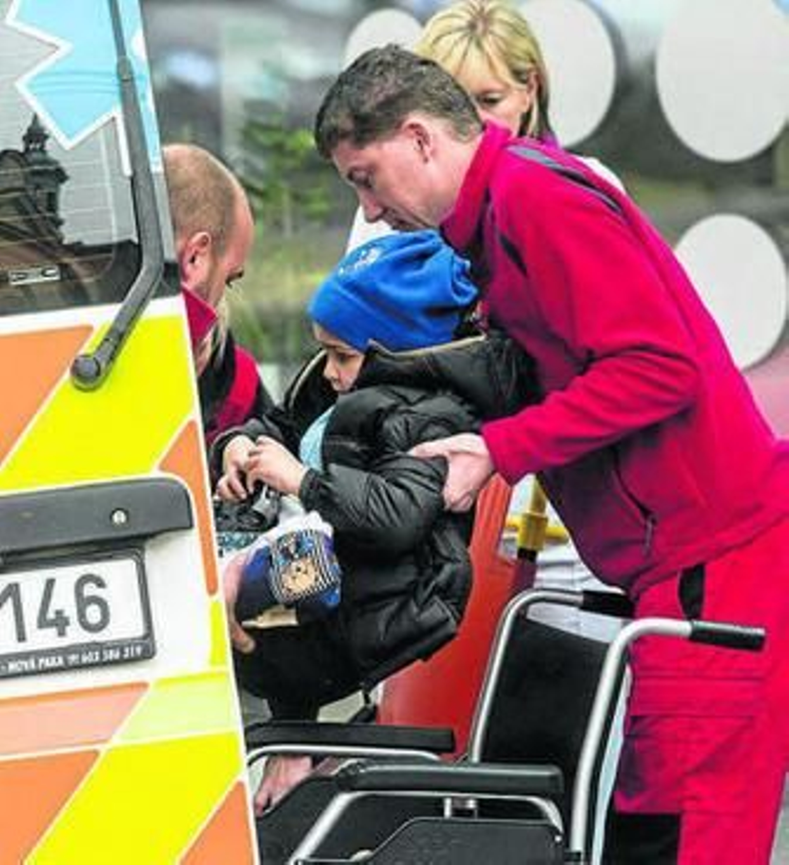 Ashya King, ayer, a su salida del centro de Praga.