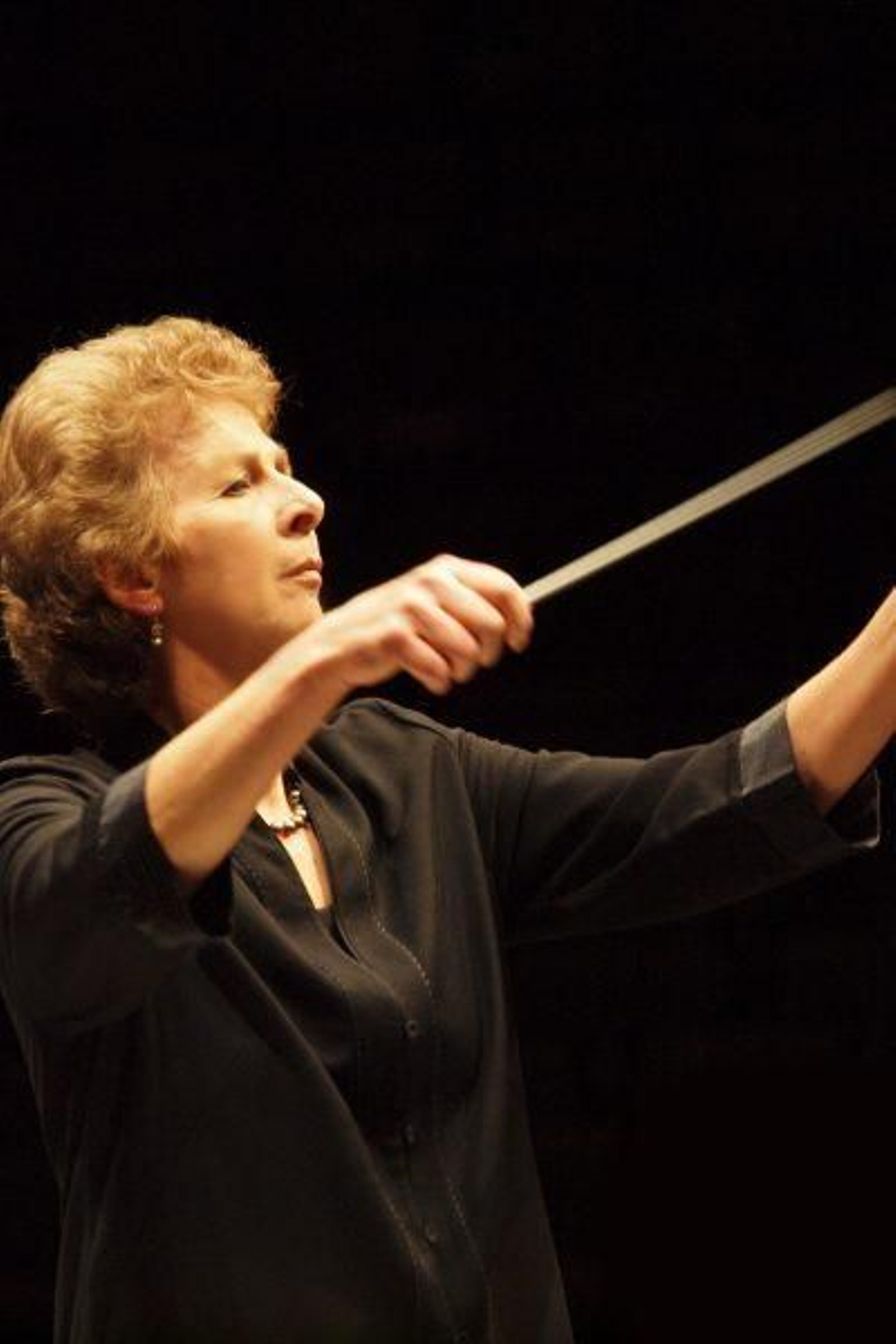 Jane Glover (Helmsley, 1949) como directora.