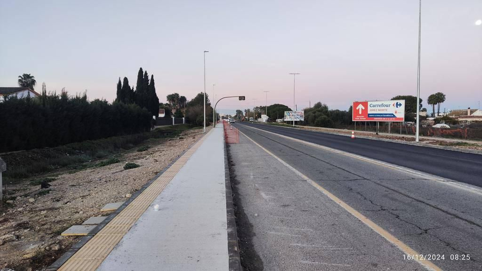 Imagen de la carretera que une Guadalcacín con Jerez y donde se está construyendo un carril bici.