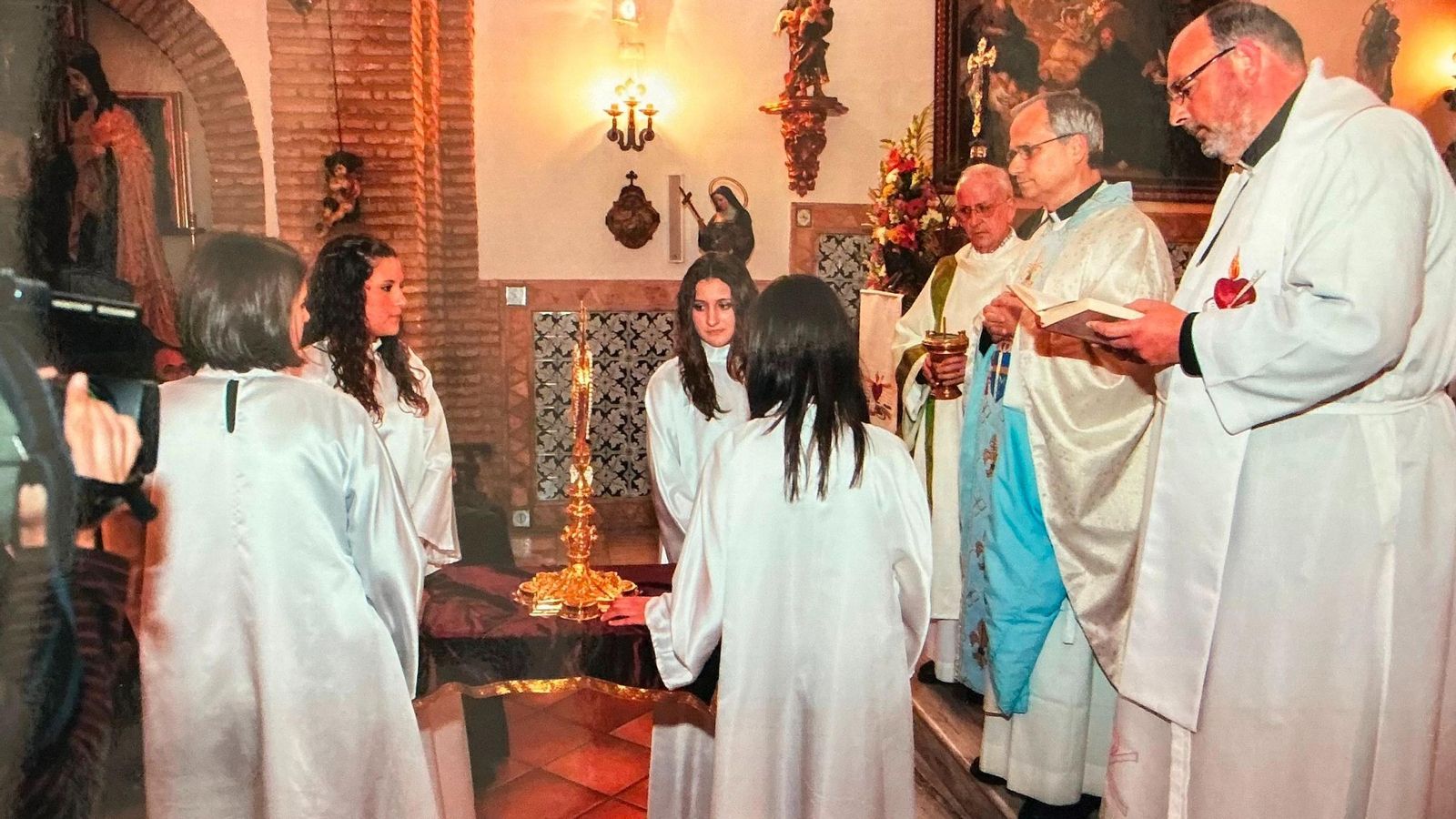 Acto de ofrecimiento y bendición de la Custodia del convento de las Madres Agustinas. Acto de ofrecimiento y bendición de la Custodia del convento de las Madres Agustinas.