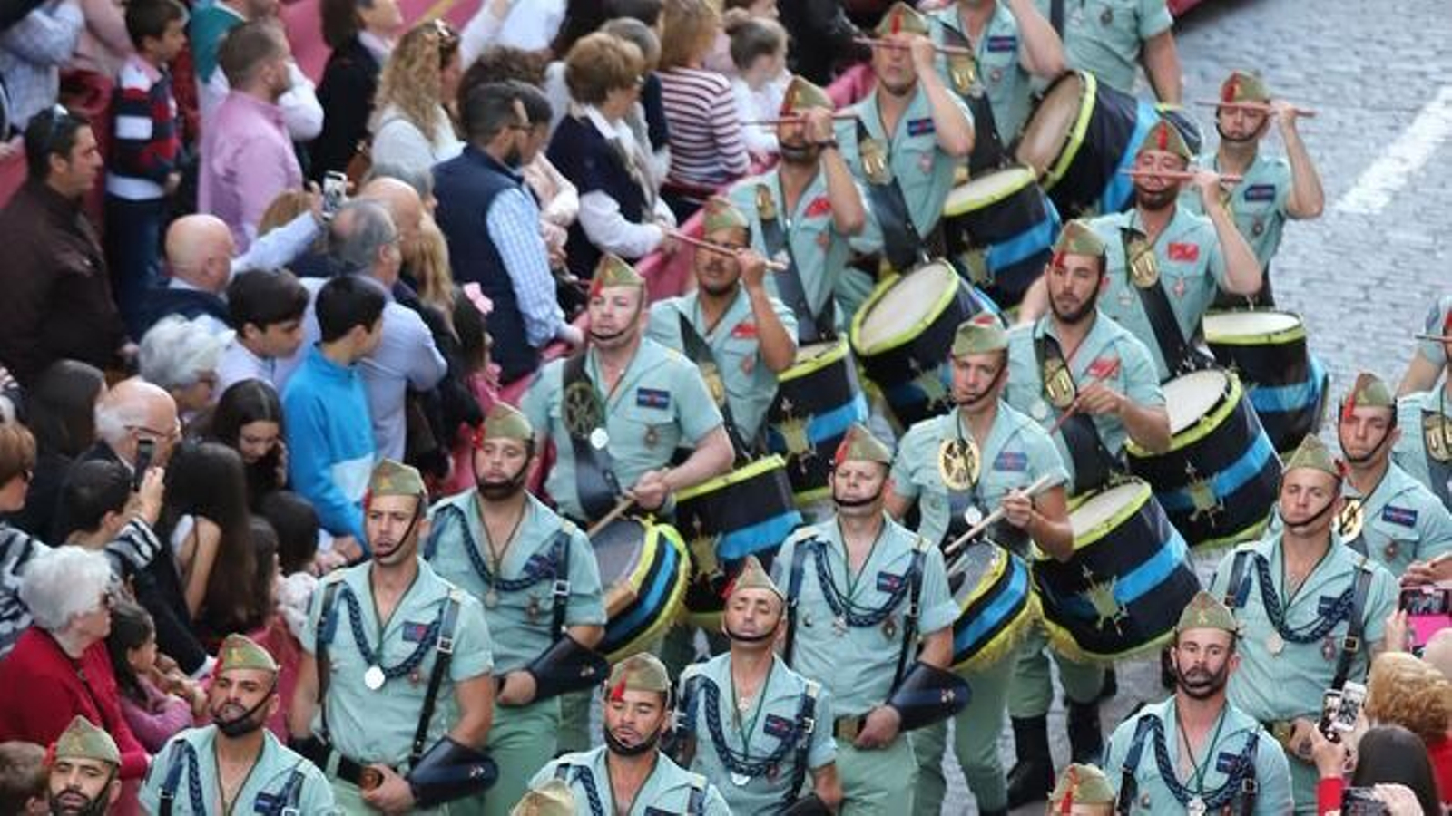 Así fue la procesión del Cristo de la Vera+Cruz acompañado por la Legión en el año 2019