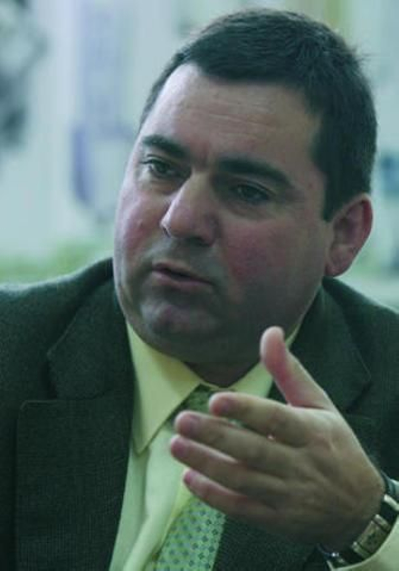 Producen mazos de cableado para un helicóptero de la Marina de EEUU.