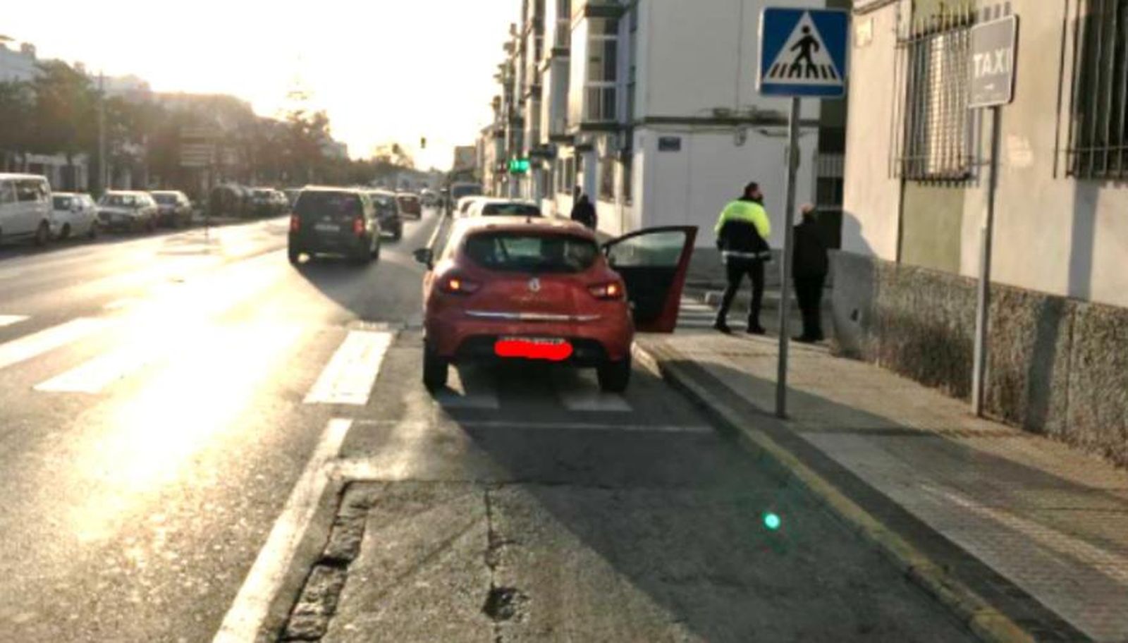 Una imagen de uno de los vehículos implicados en el choque por alcance en la calle Valdés.
