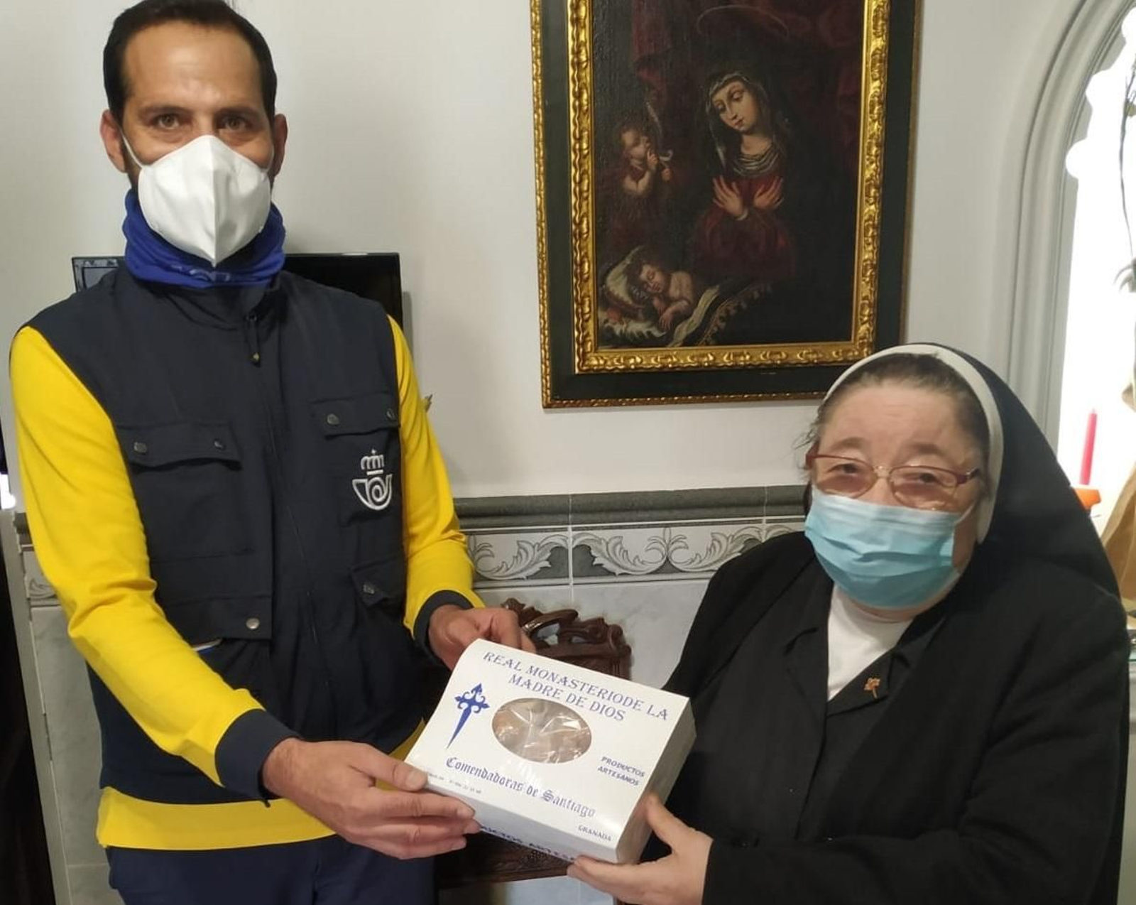 Entrega de los 'Dulces ante la pandemia' de las Comendadoras de Santiago
