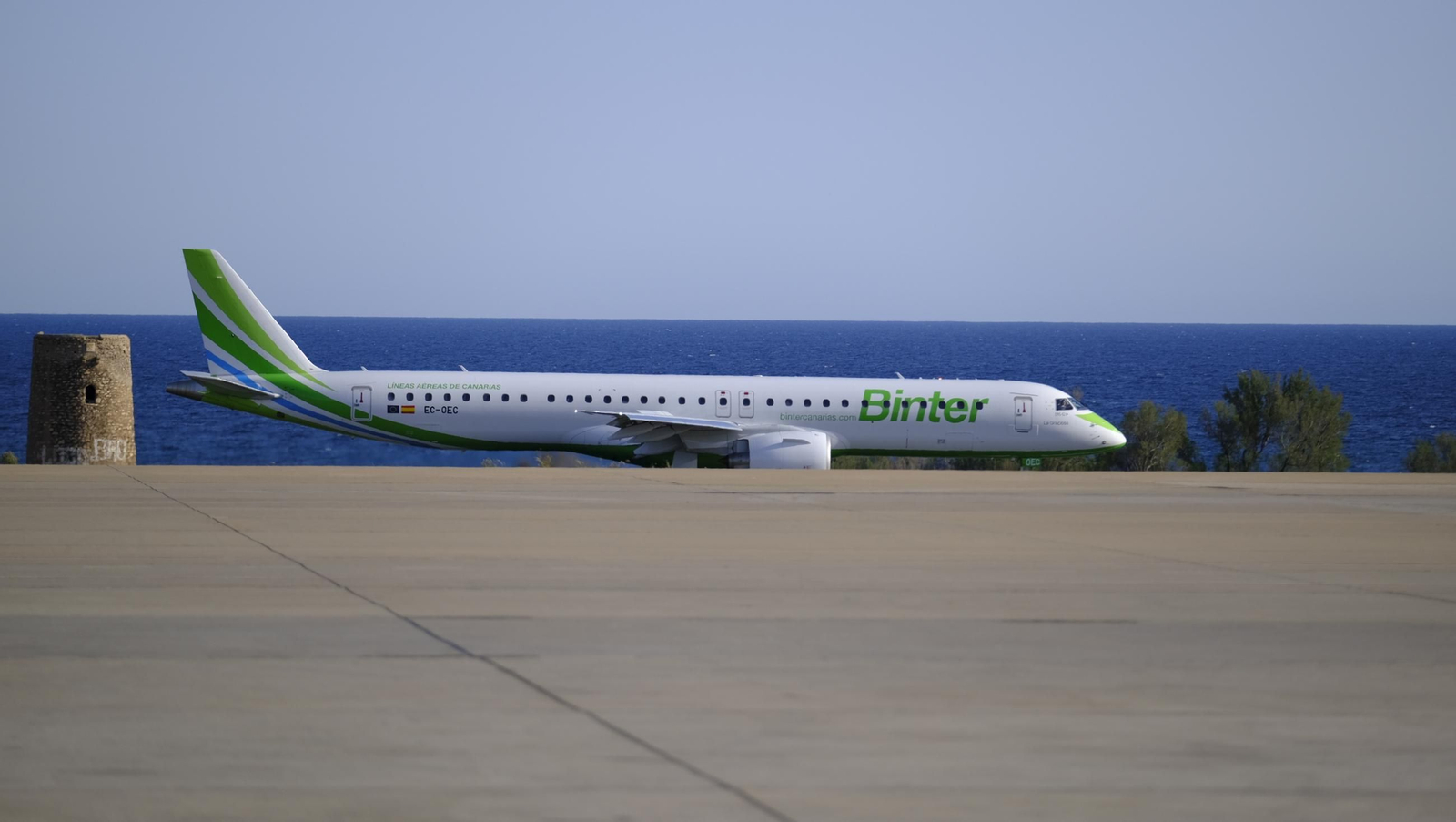 La compañía canaria Binter llega a Almería para quedarse, en imágenes