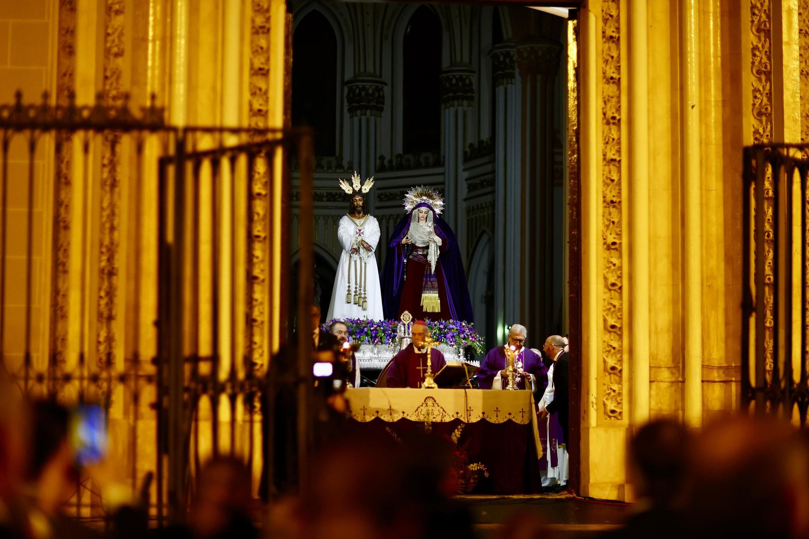 La Misa del Alba al Cautivo en la Trinidad en Málaga, en imágenes