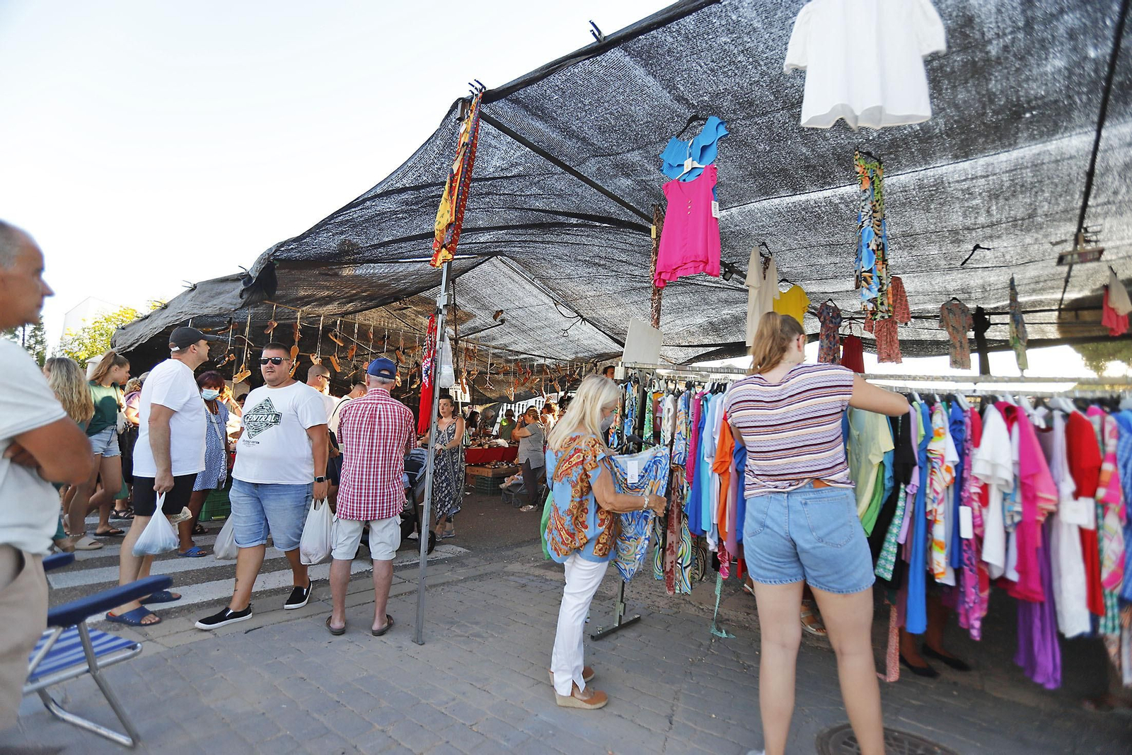 Imágenes de los mercadillos verano en Huelva