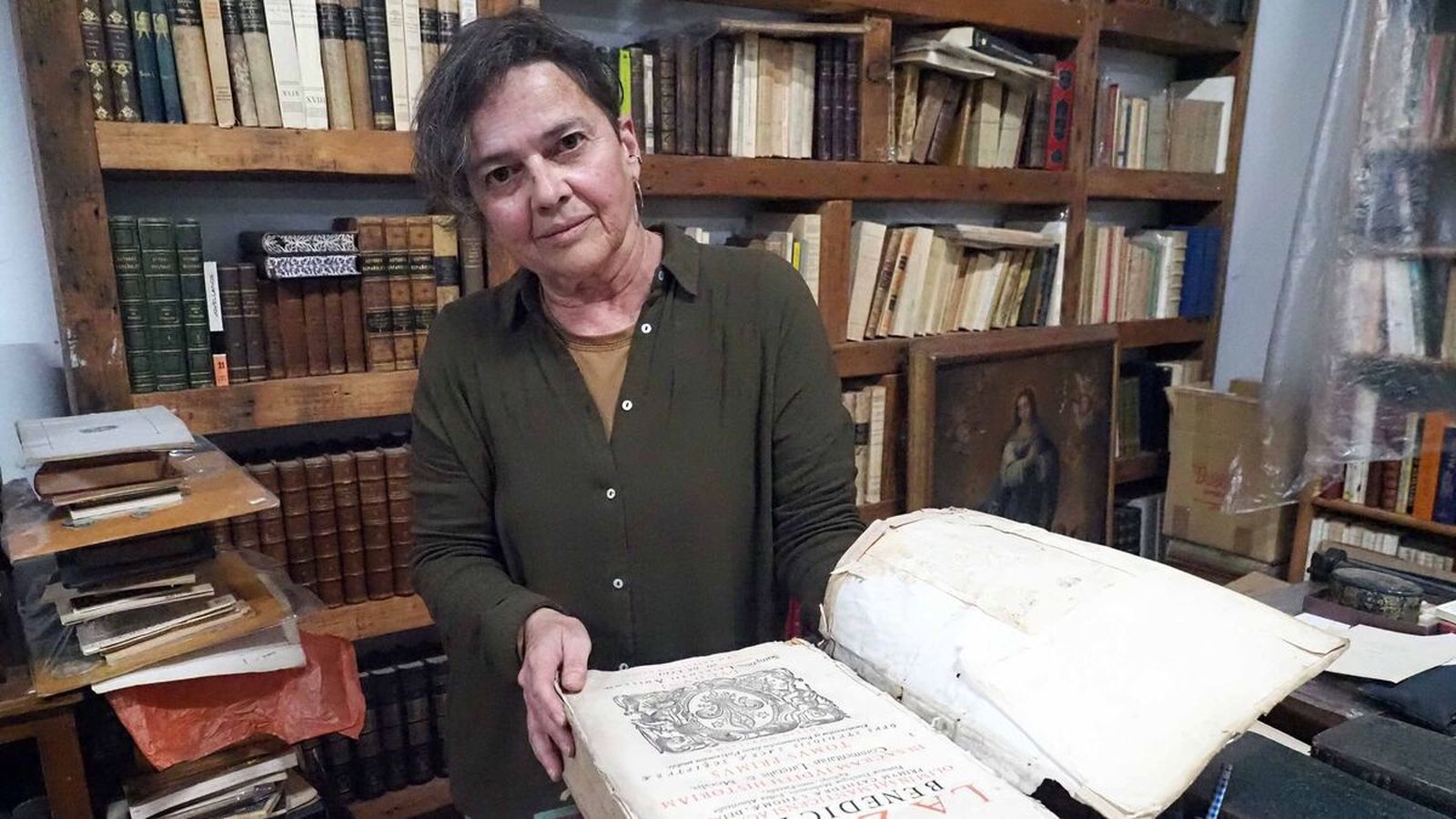 La anticuaria que guardaba el documento en su casa.