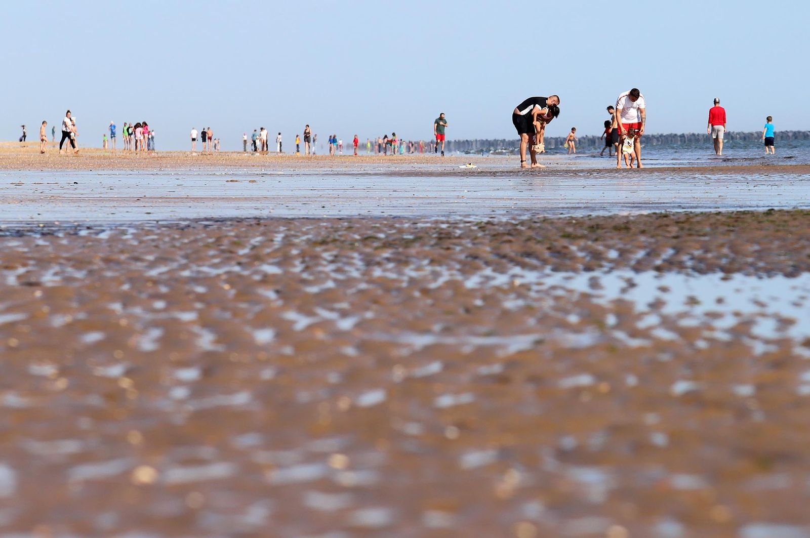 Imágenes de la playa de Punta Umbría en la fase 1 de la desescalada