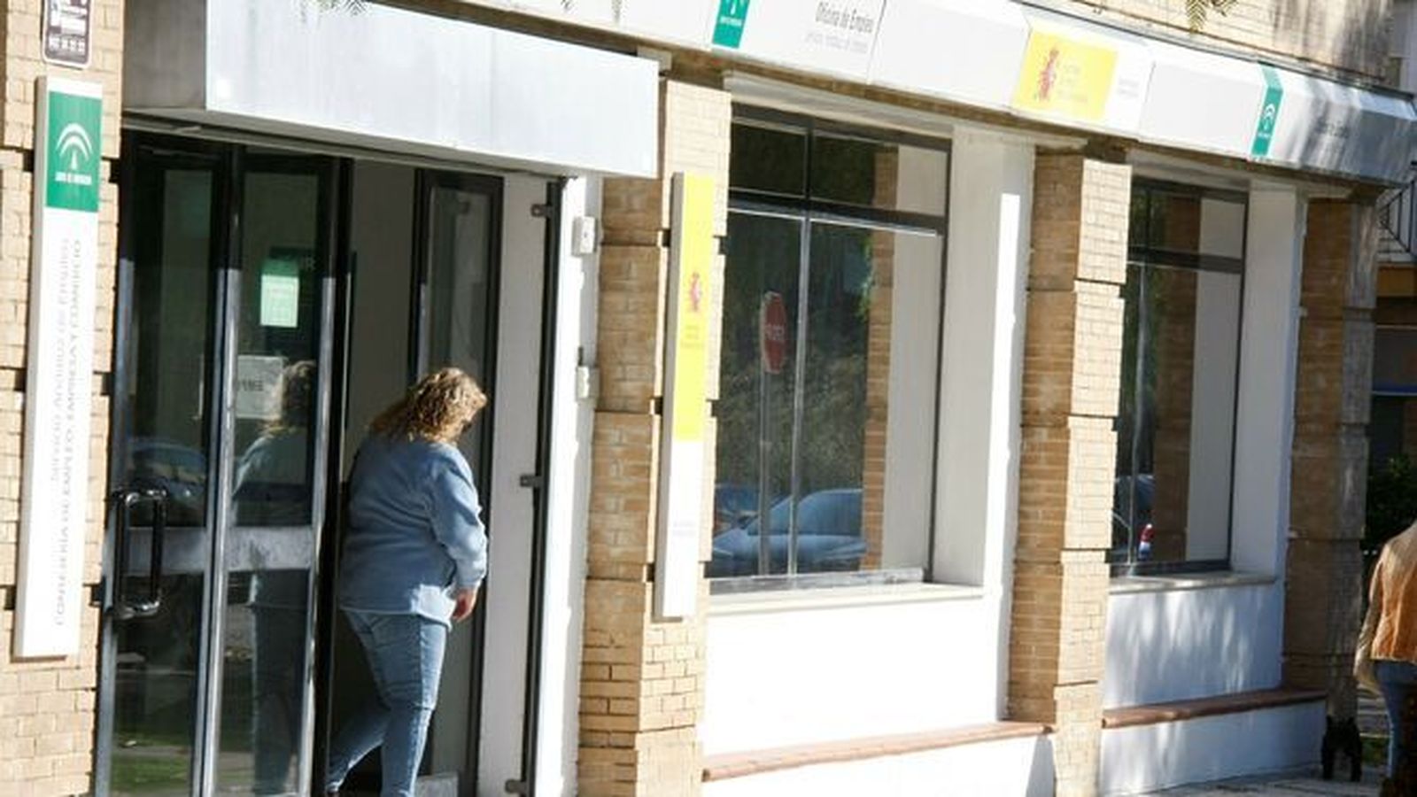 El número de desempleados se ha reducido en El Puerto en más de 400 personas.