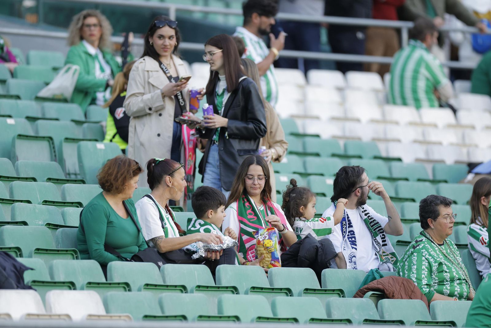 Búscate en las fotos del Betis - Gent