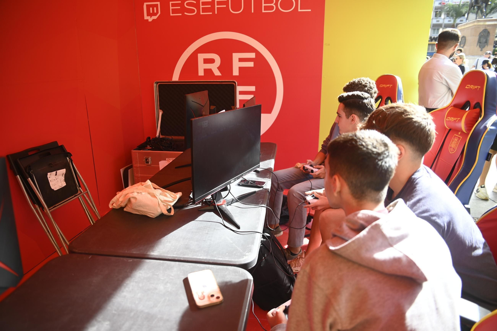 Las mejores fotos del inicio de la 'fan zone' de la selección española en Córdoba