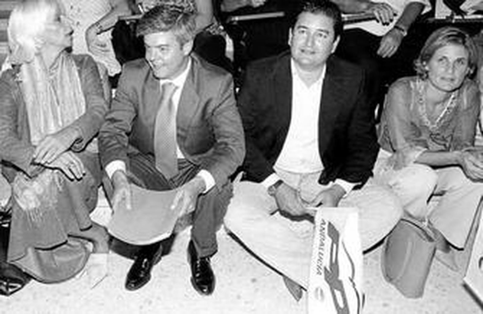 De izquierda a derecha, Teófila Martínez, Juárez, Antonio Sanz y María José García-Pelayo, el día que fue nombrado presidente comarcal del PP.