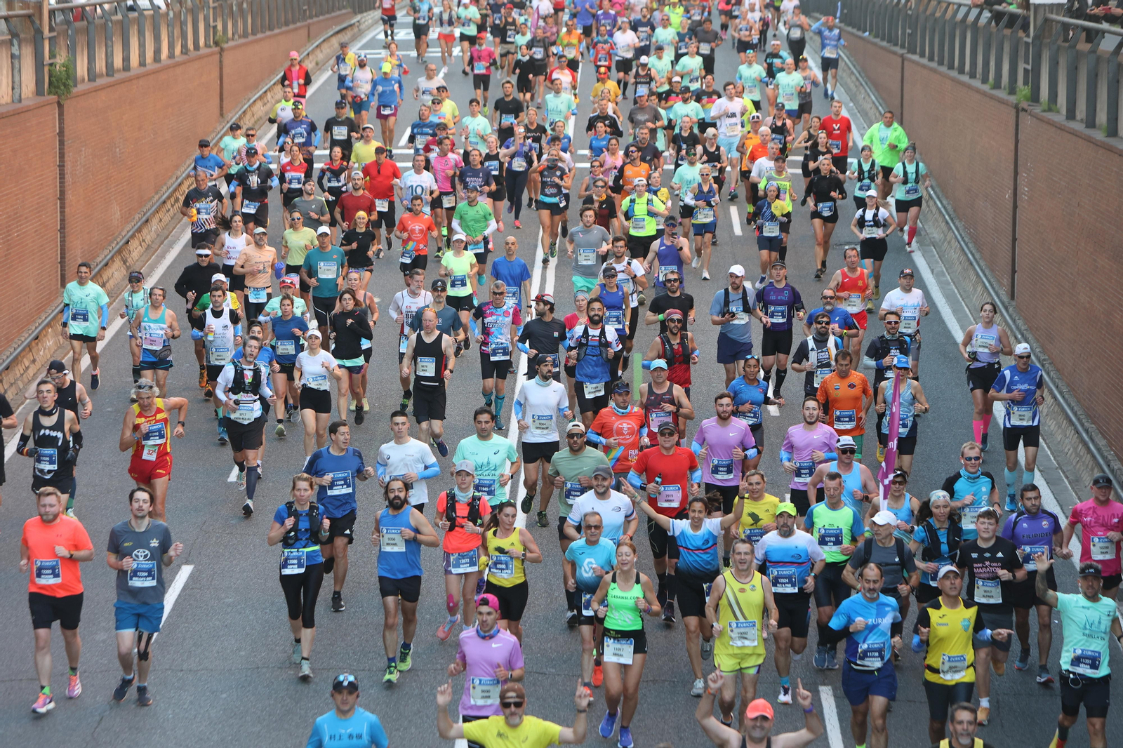 Búscate en la Zurich maratón de Sevilla