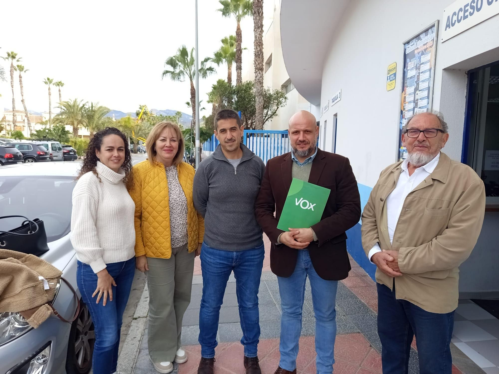 Miembros de la Asociación con representantes de Vox.