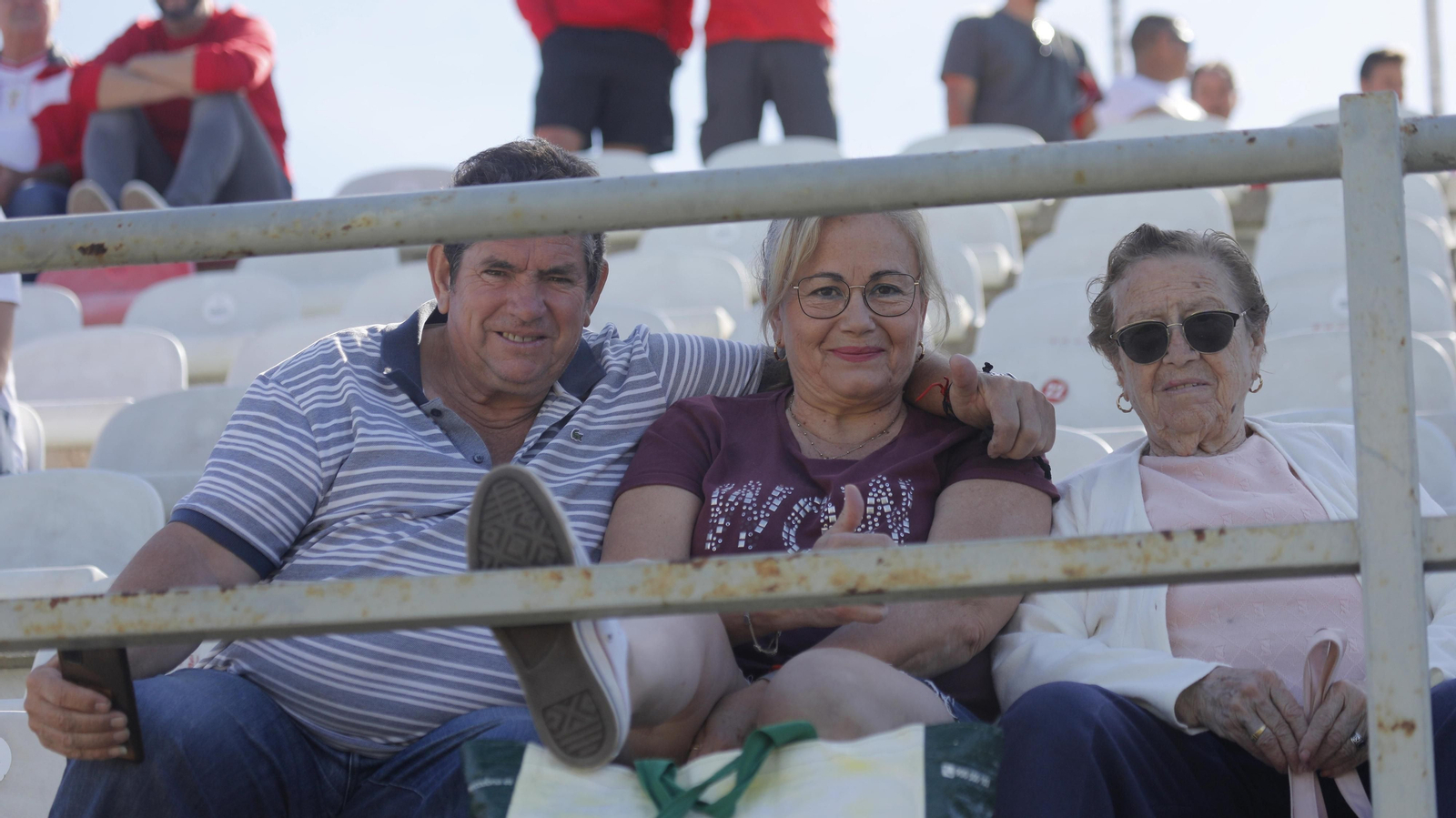 Fotos de la afición durante el Algeciras - Alcorcón en el Nuevo Mirador