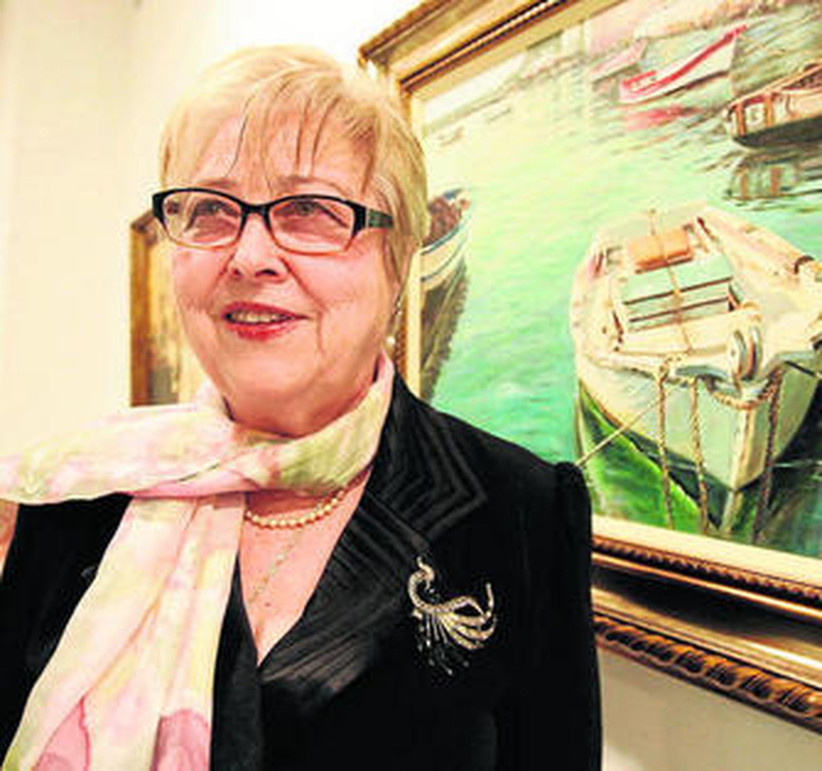 Mari Carmen Callejón junto a una de sus obras.